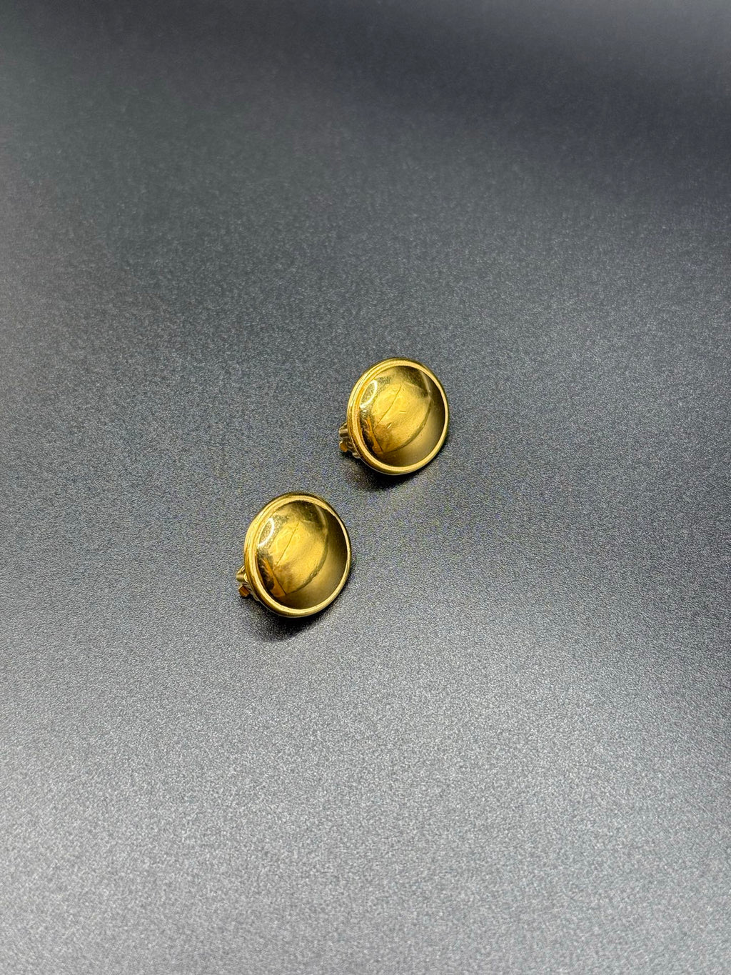 CHANEL Vintage Clips On Earring
