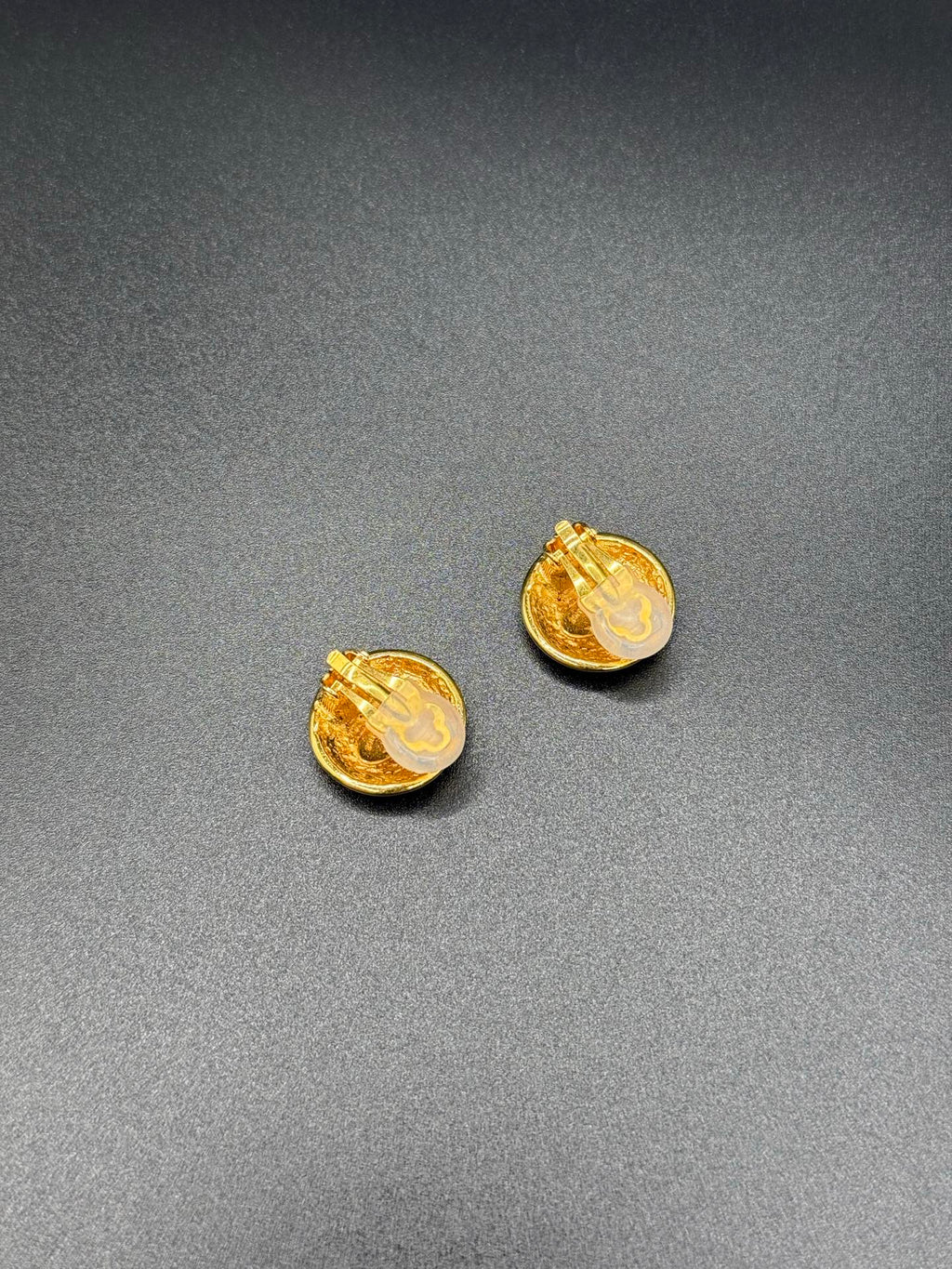 CHANEL Vintage Clips On Earring