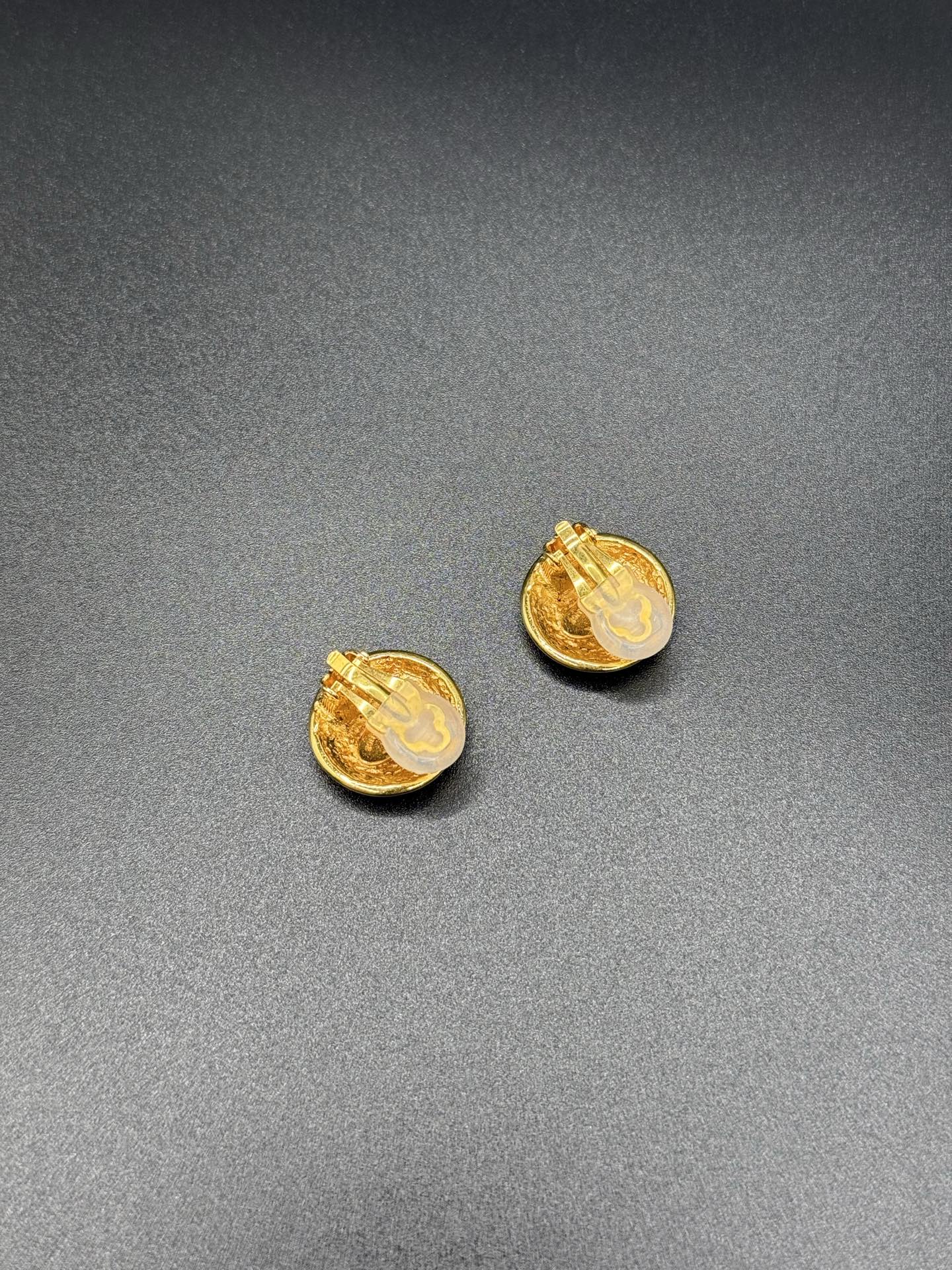 CHANEL Vintage Clips On Earring