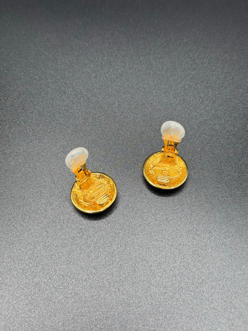 CHANEL Vintage Clips On Earring