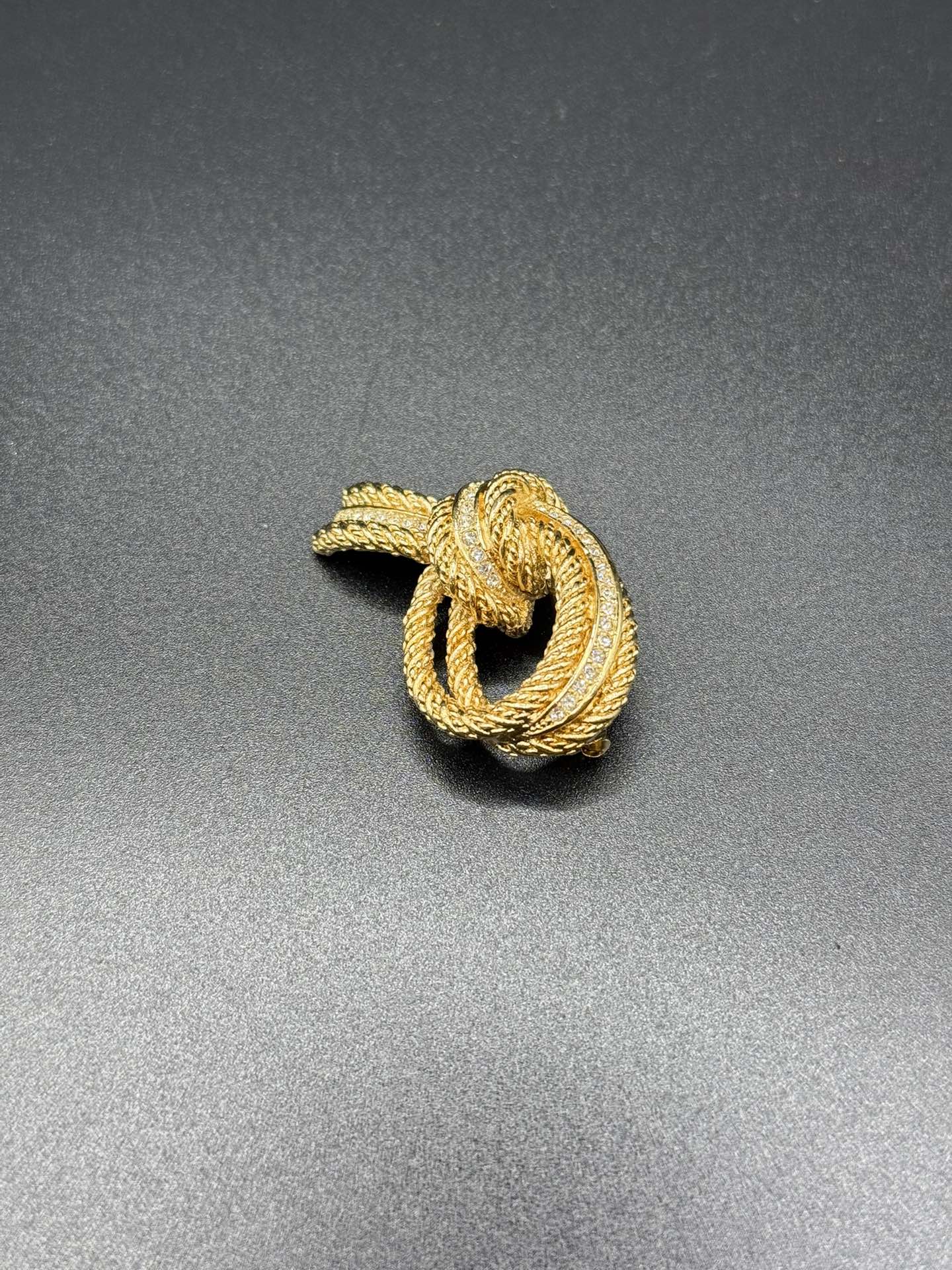 DIOR Rhinestone Rope-Knot Link Brooch