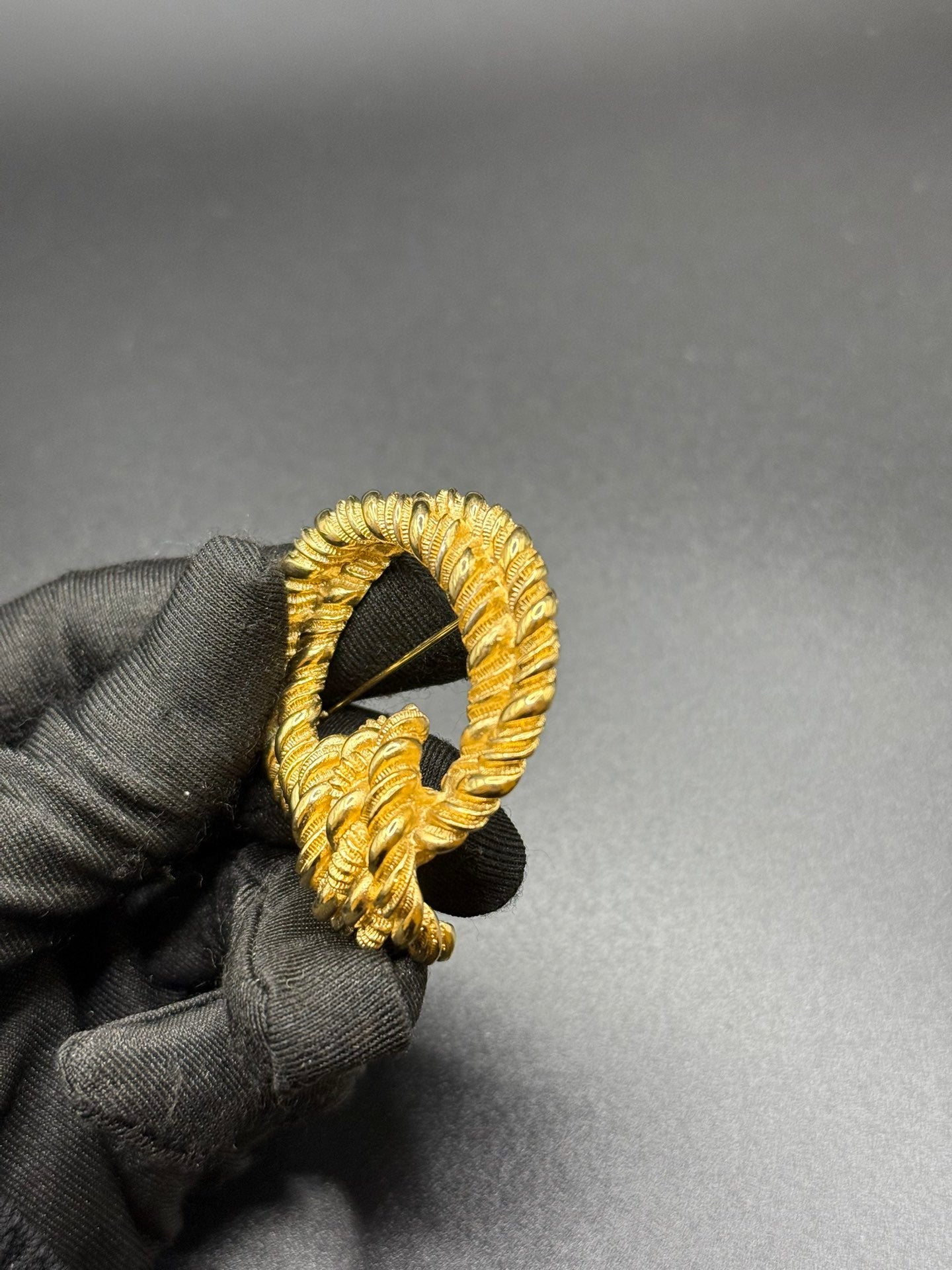DIOR  Rope-Knot Link Brooch