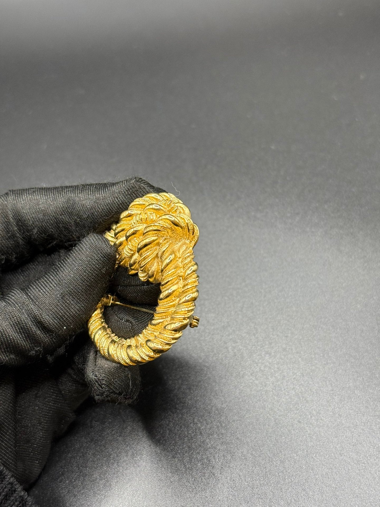 DIOR  Rope-Knot Link Brooch