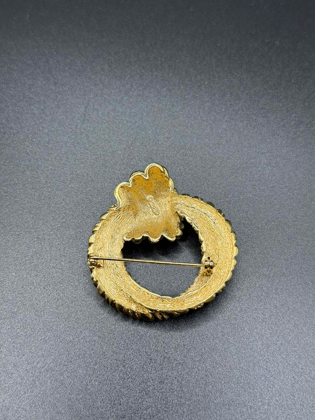 DIOR  Rope-Knot Link Brooch