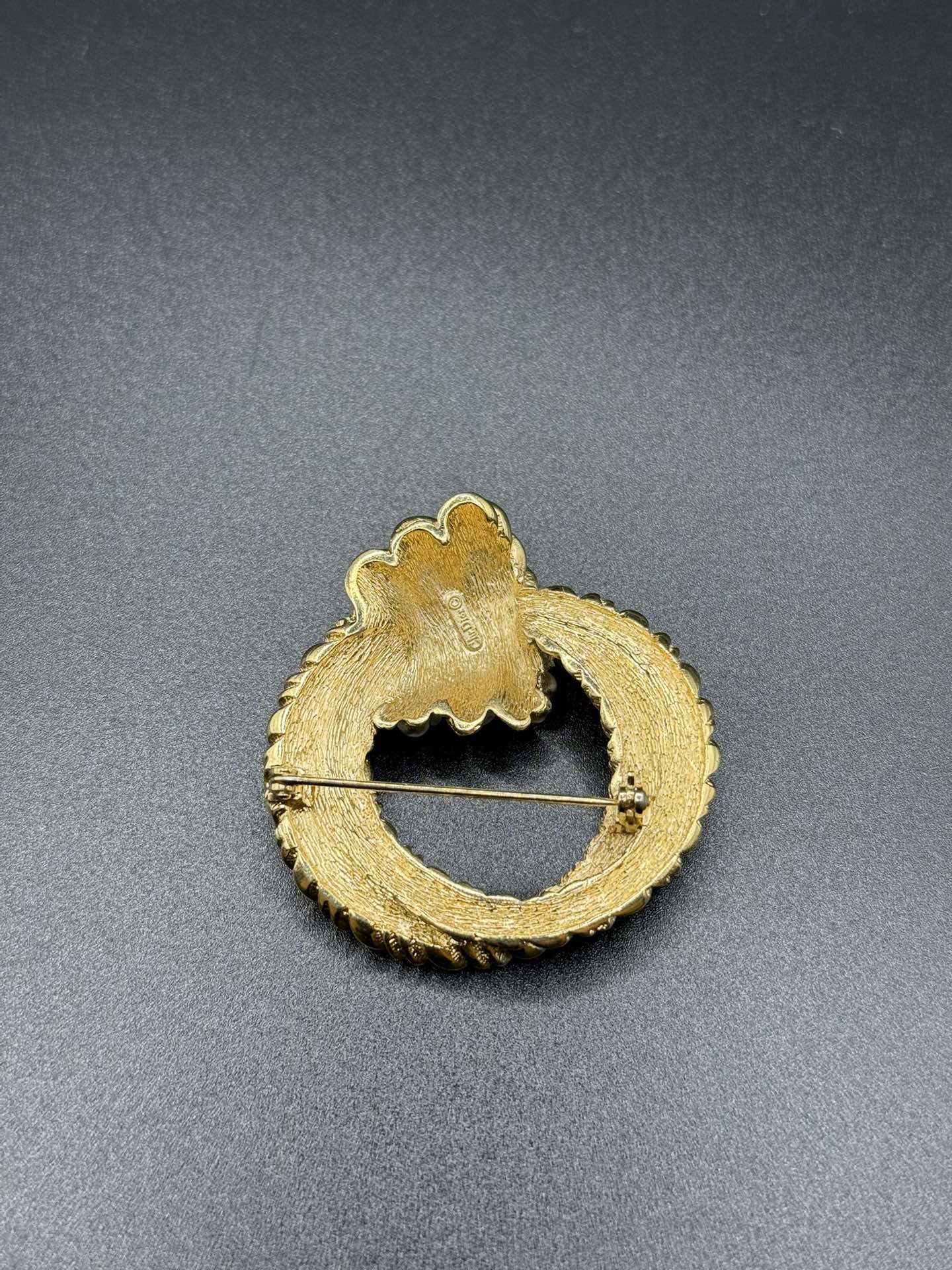 DIOR  Rope-Knot Link Brooch