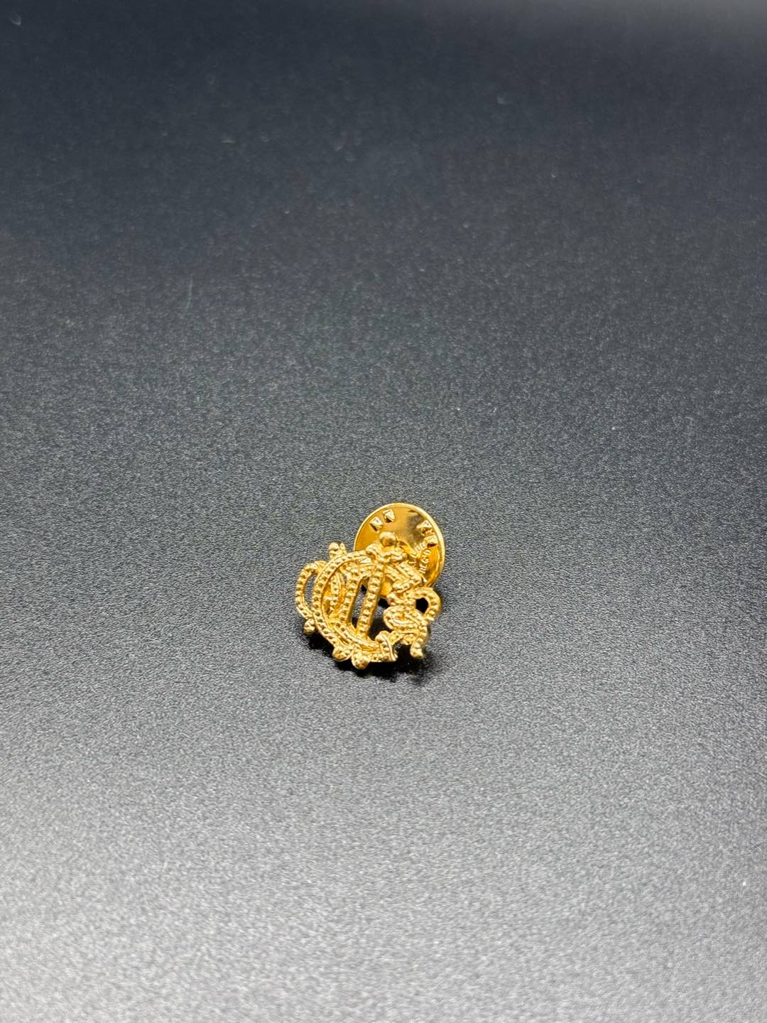 DIOR Mini Pumpkin Carriage Pin
