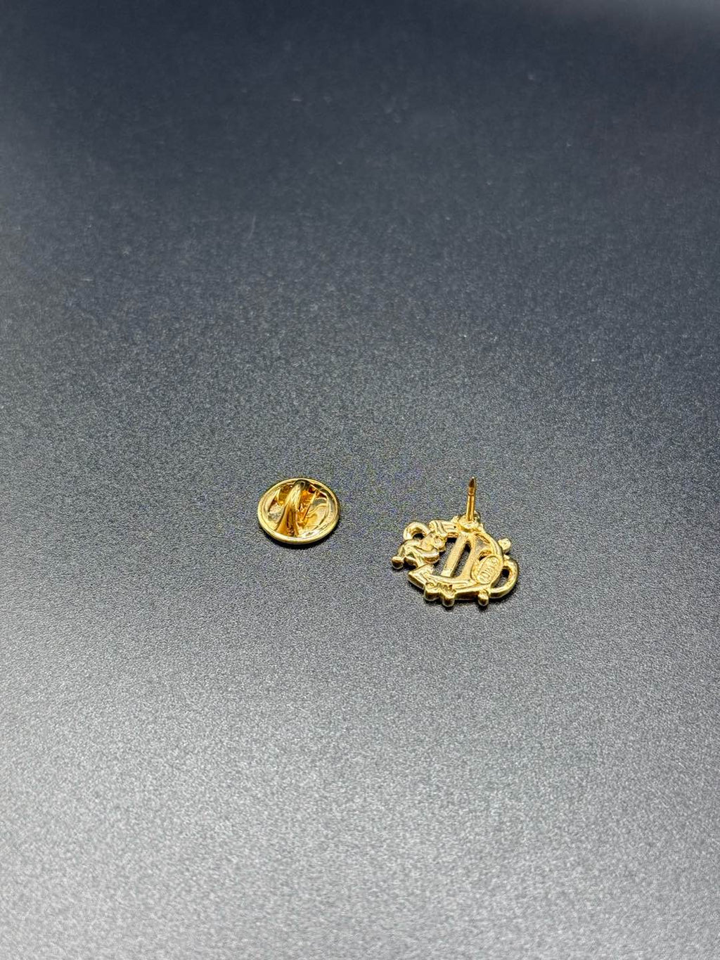 DIOR Mini Pumpkin Carriage Pin