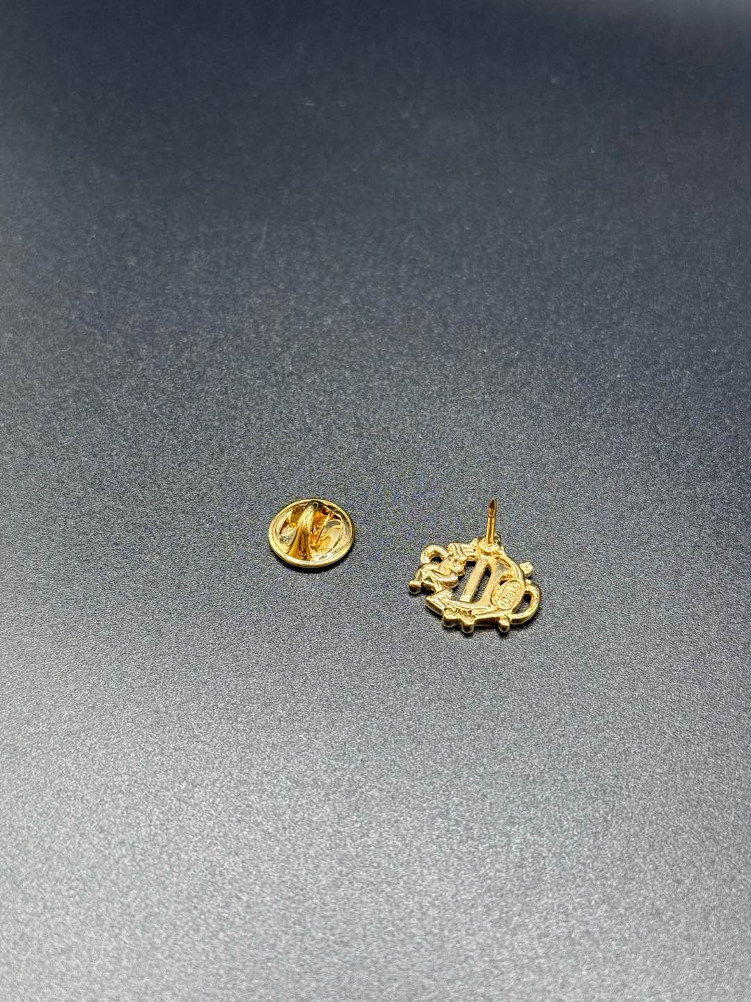 DIOR Mini Pumpkin Carriage Pin