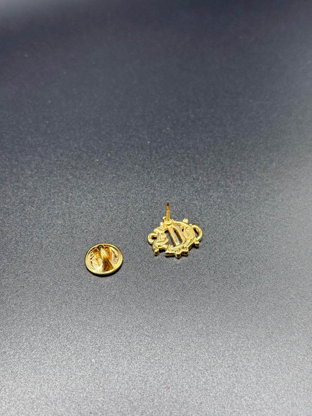 DIOR Mini Pumpkin Carriage Pin