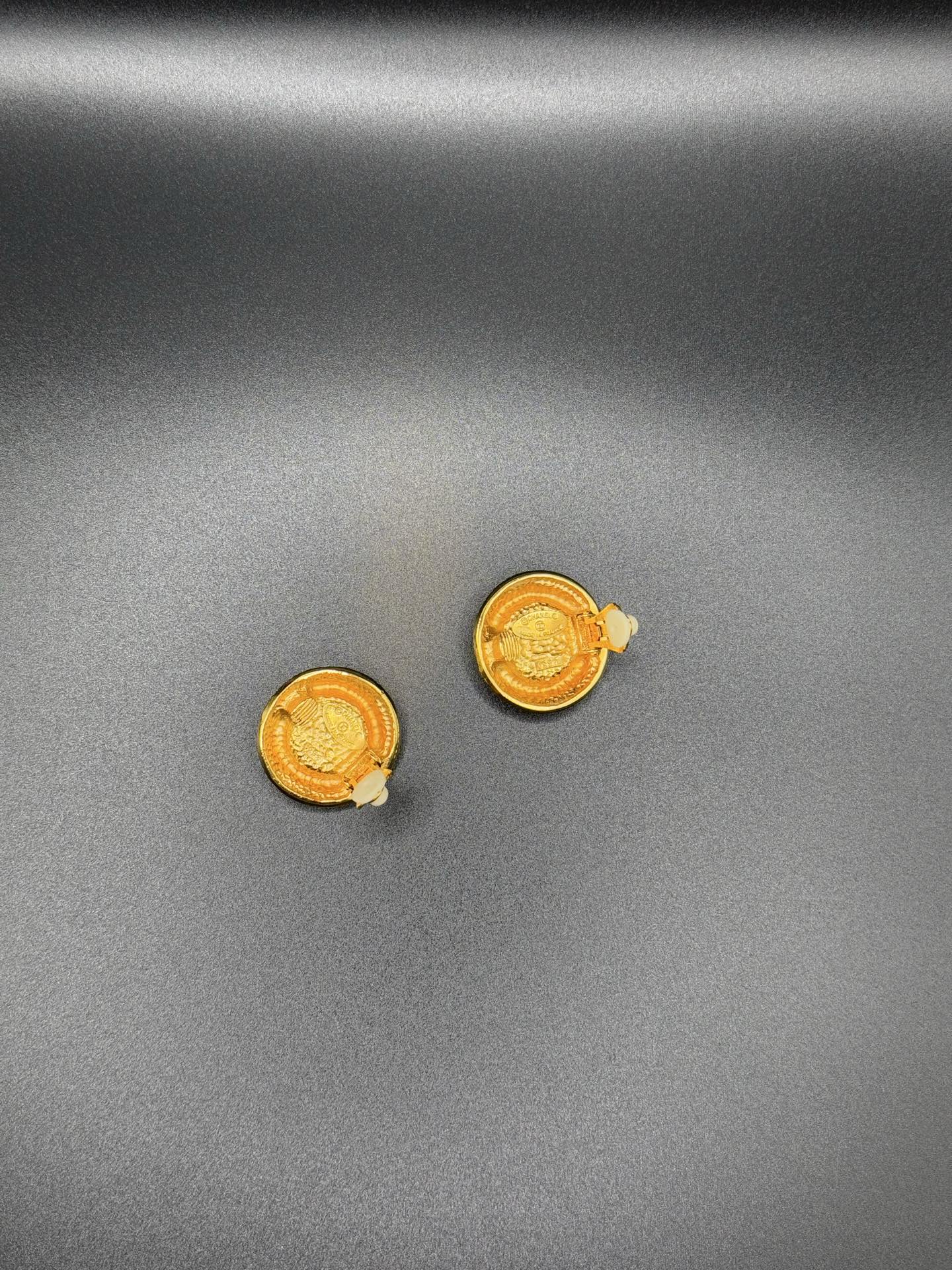 CHANEL Pearl Clip on Earring