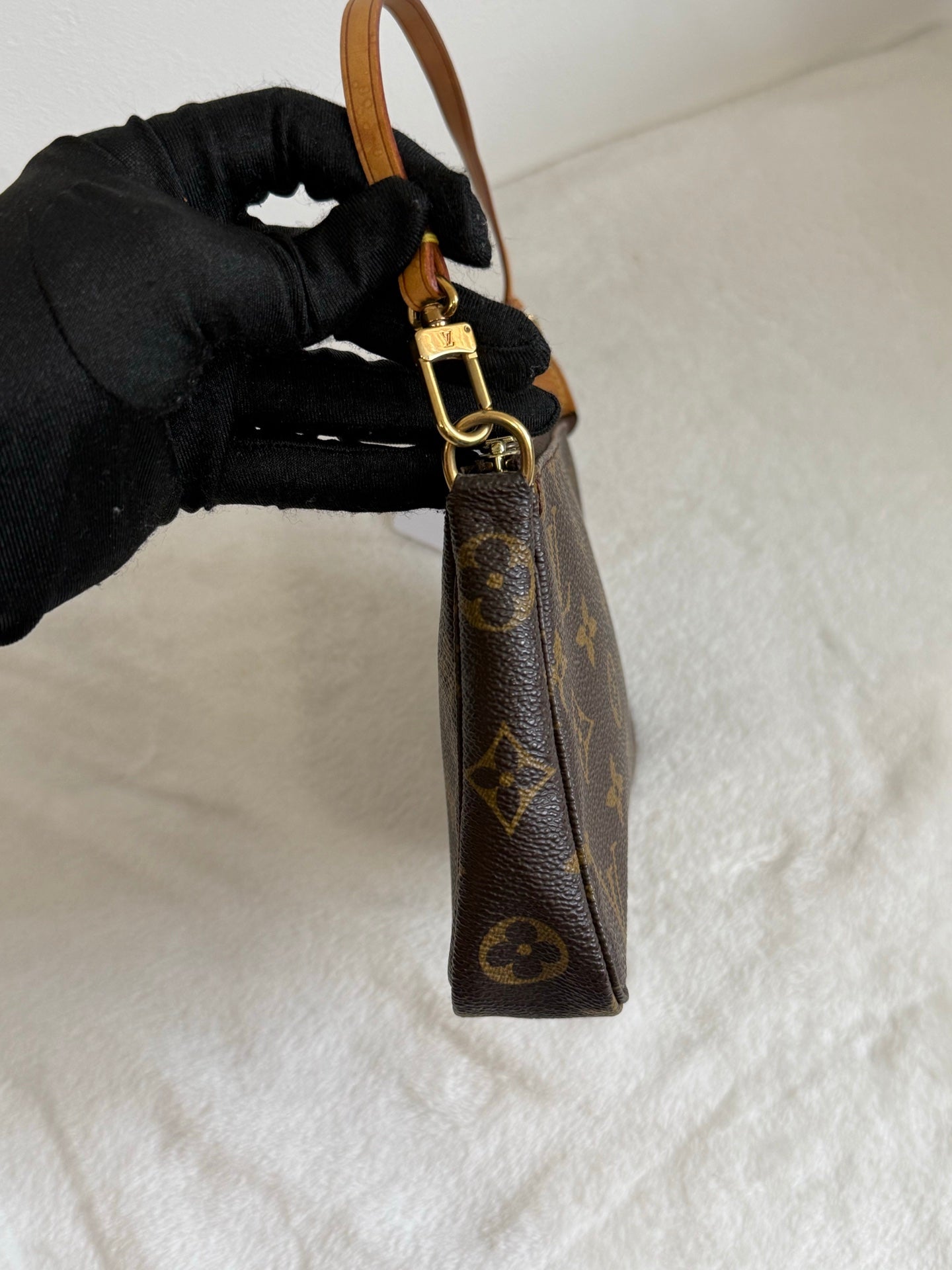 LOUIS VUITTON Pochette Accessoires Monogram