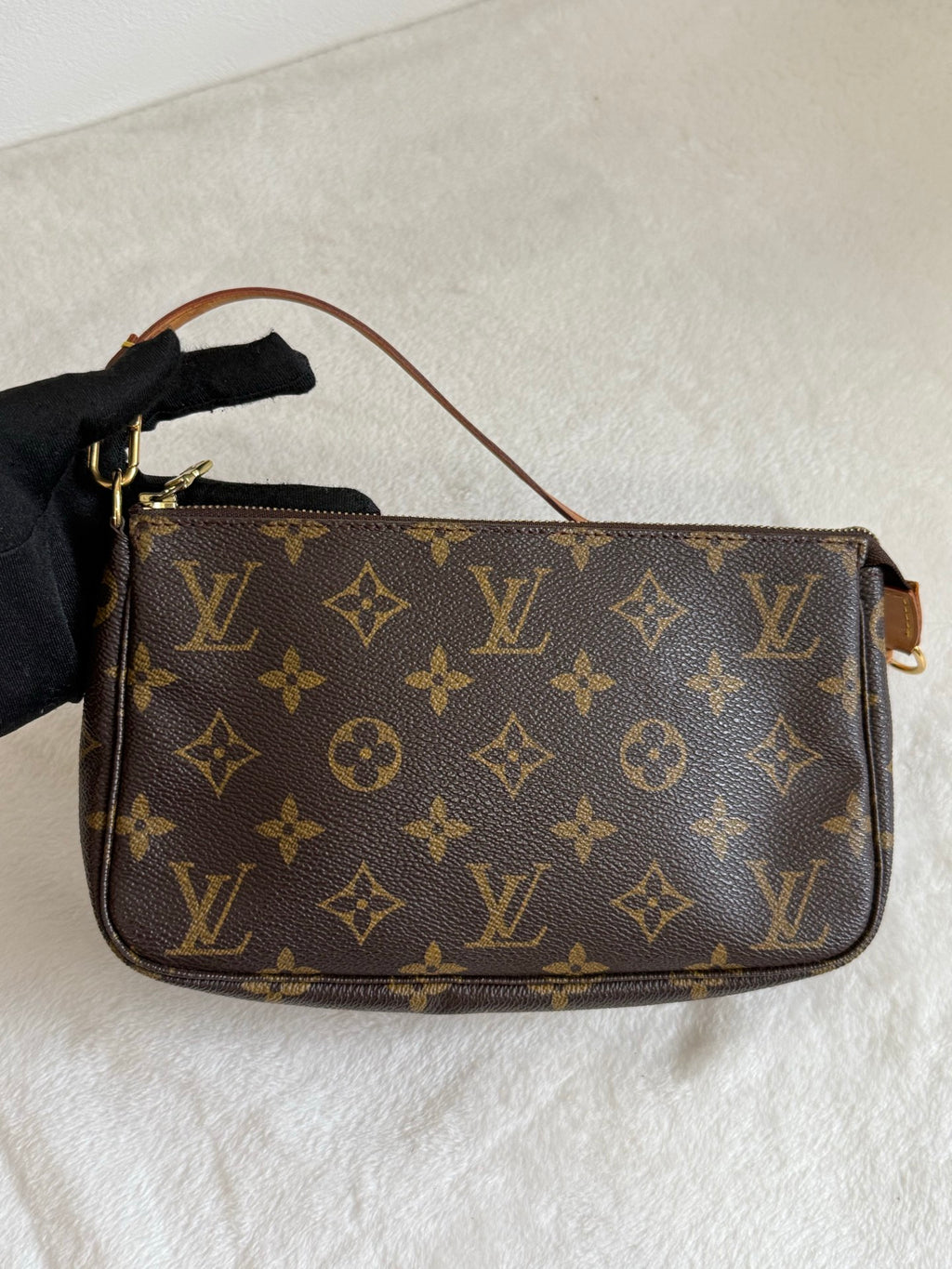 LOUIS VUITTON Pochette Accessoires Monogram