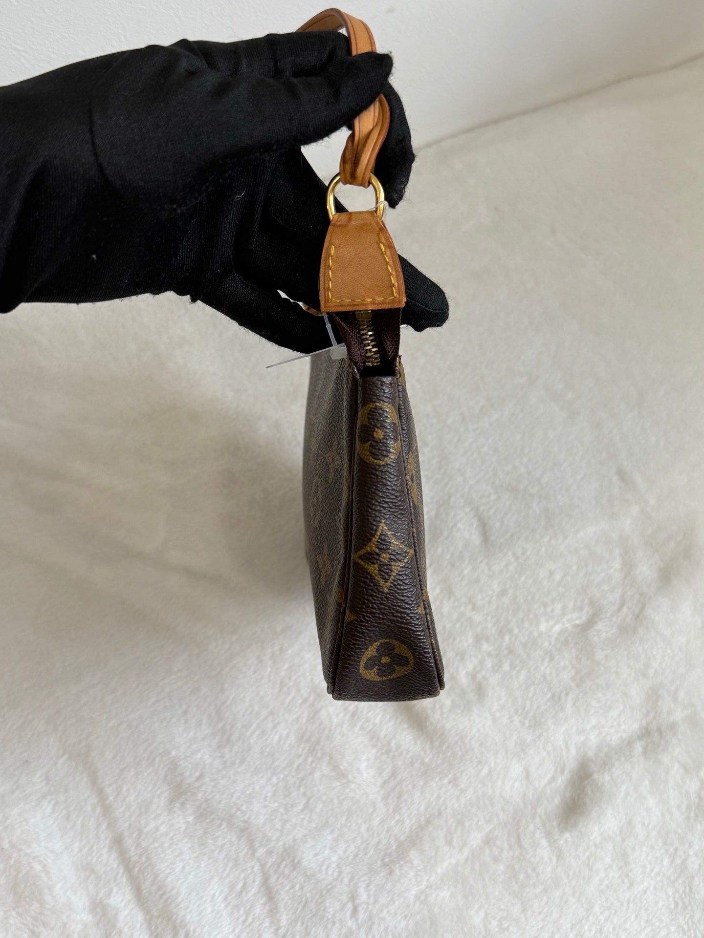 LOUIS VUITTON Pochette Accessoires Monogram