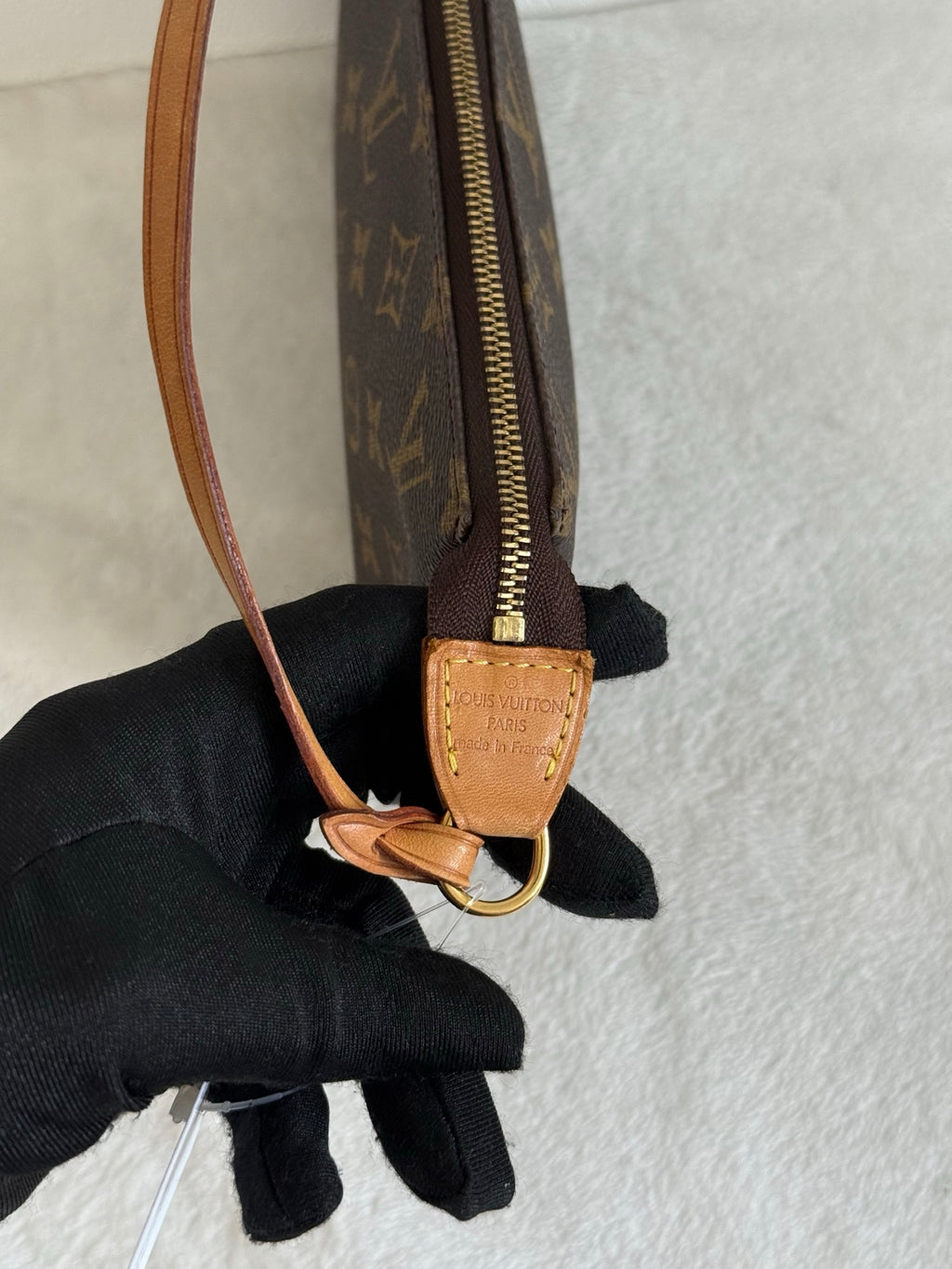 LOUIS VUITTON Pochette Accessoires Monogram