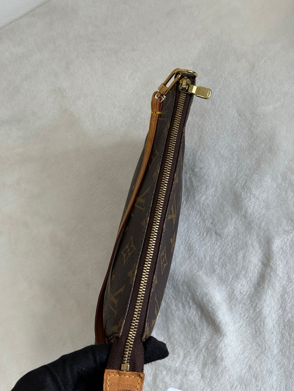 LOUIS VUITTON Pochette Accessoires Monogram