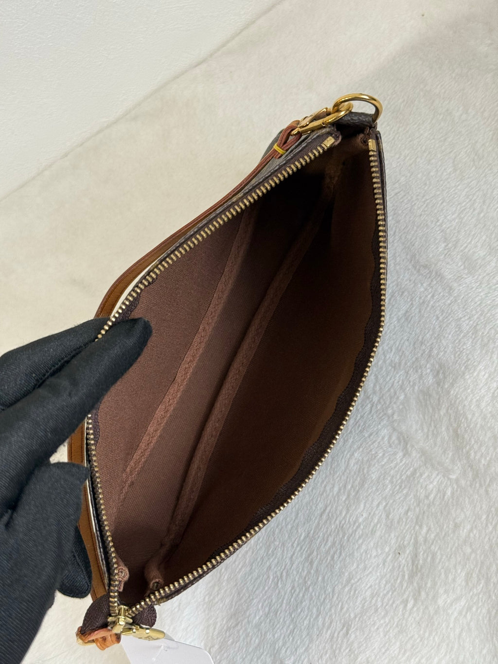LOUIS VUITTON Pochette Accessoires Monogram