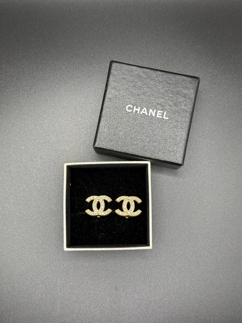 CHANEL Clip on Earrings