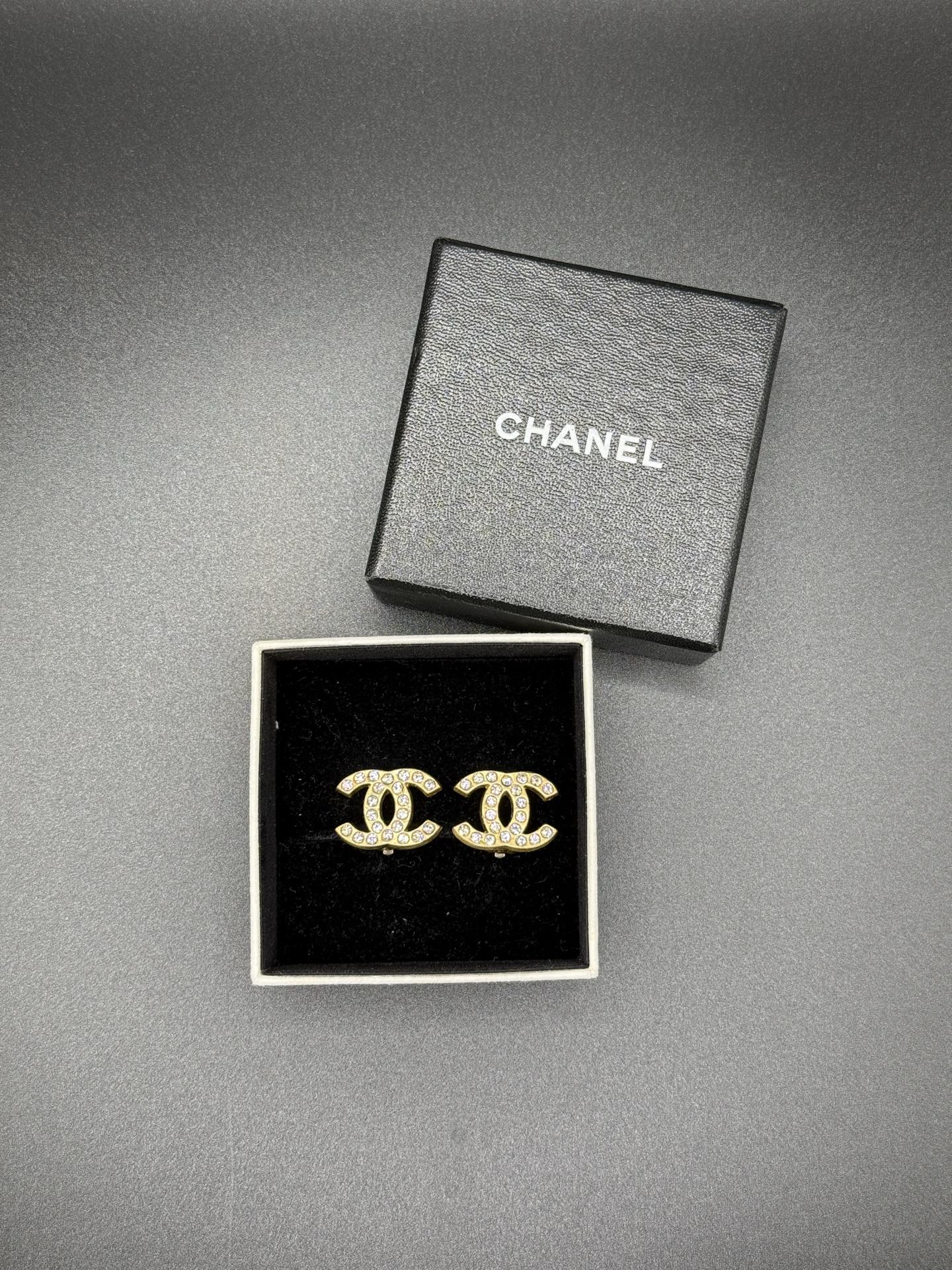 CHANEL Clip on Earrings