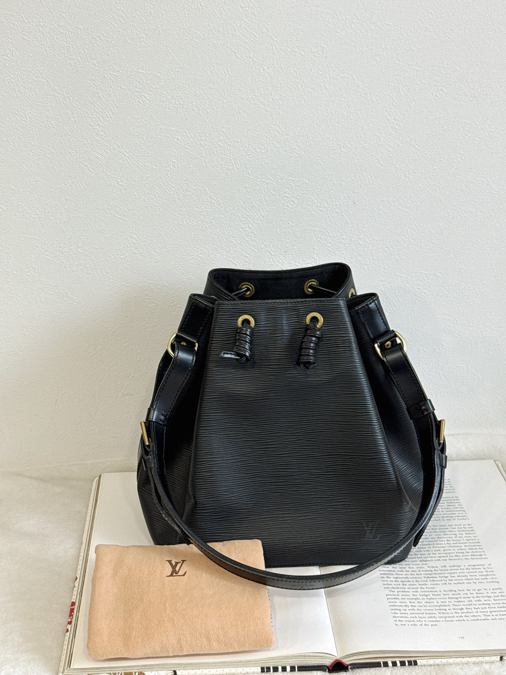 LOUIS VUITTON Epi Noe Bucket Bag