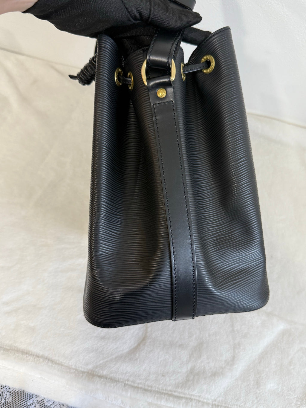 LOUIS VUITTON Epi Noe Bucket Bag