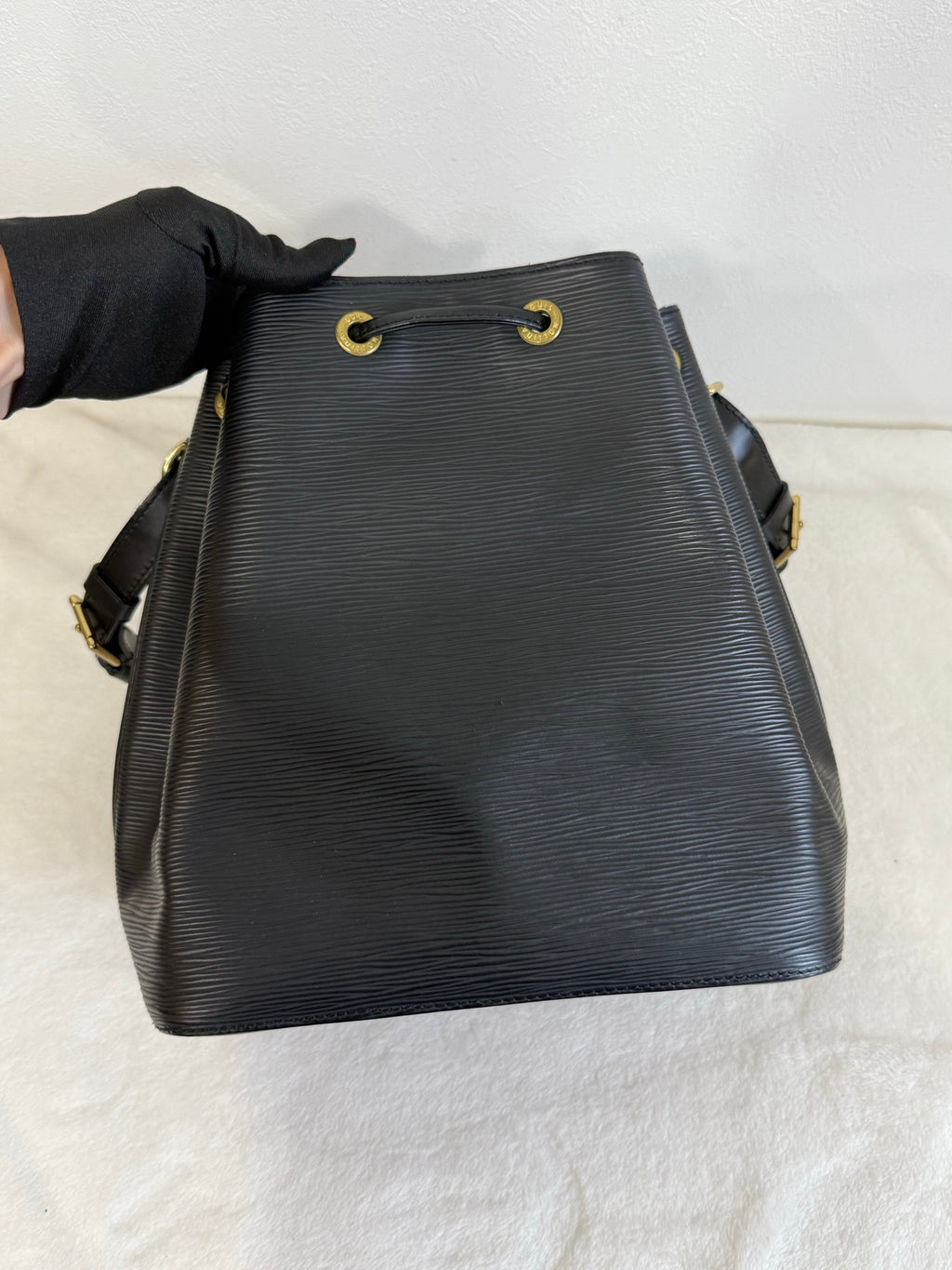 LOUIS VUITTON Epi Noe Bucket Bag