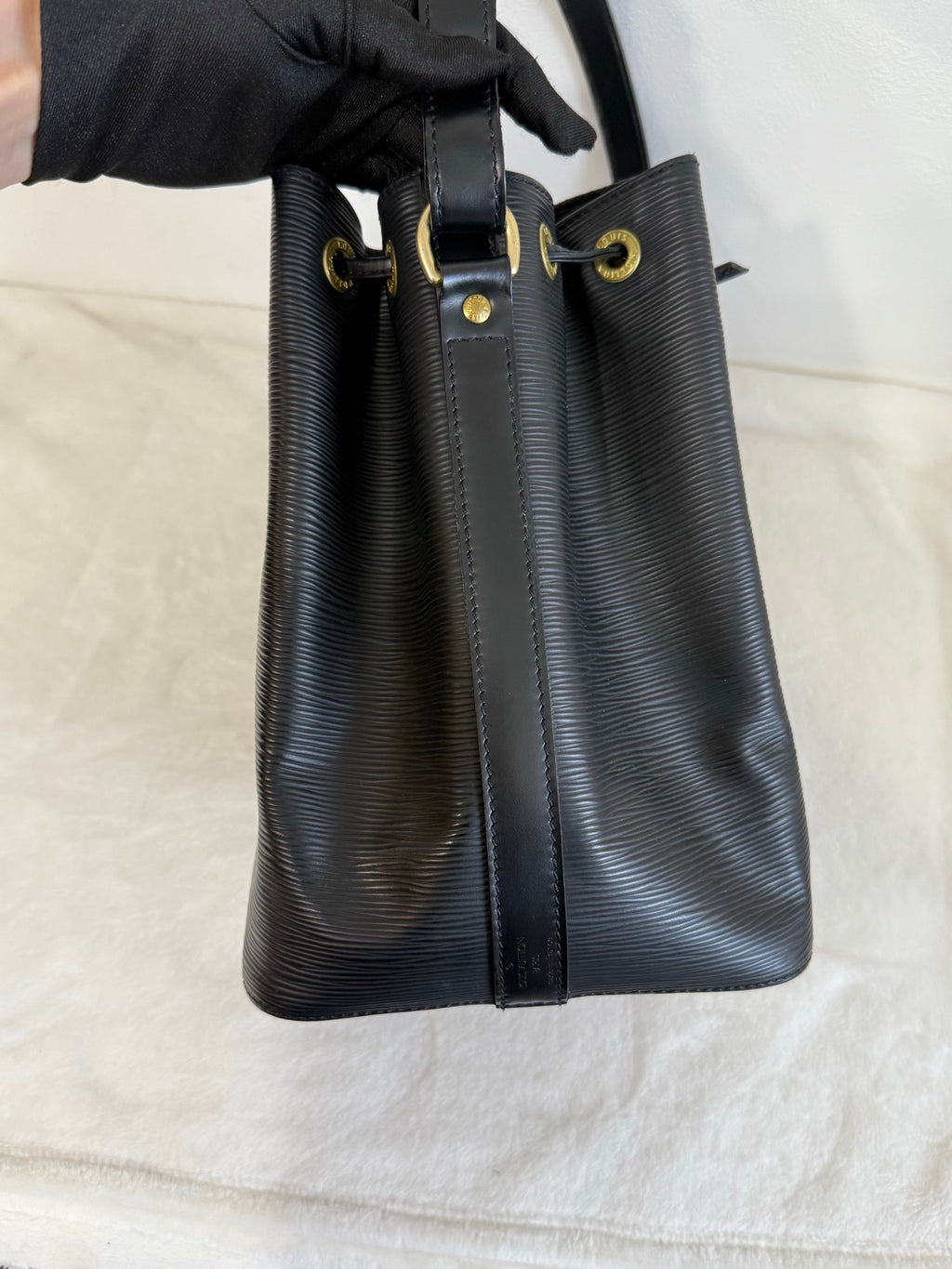 LOUIS VUITTON Epi Noe Bucket Bag