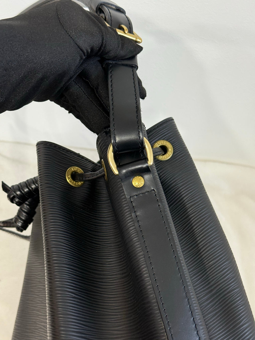 LOUIS VUITTON Epi Noe Bucket Bag