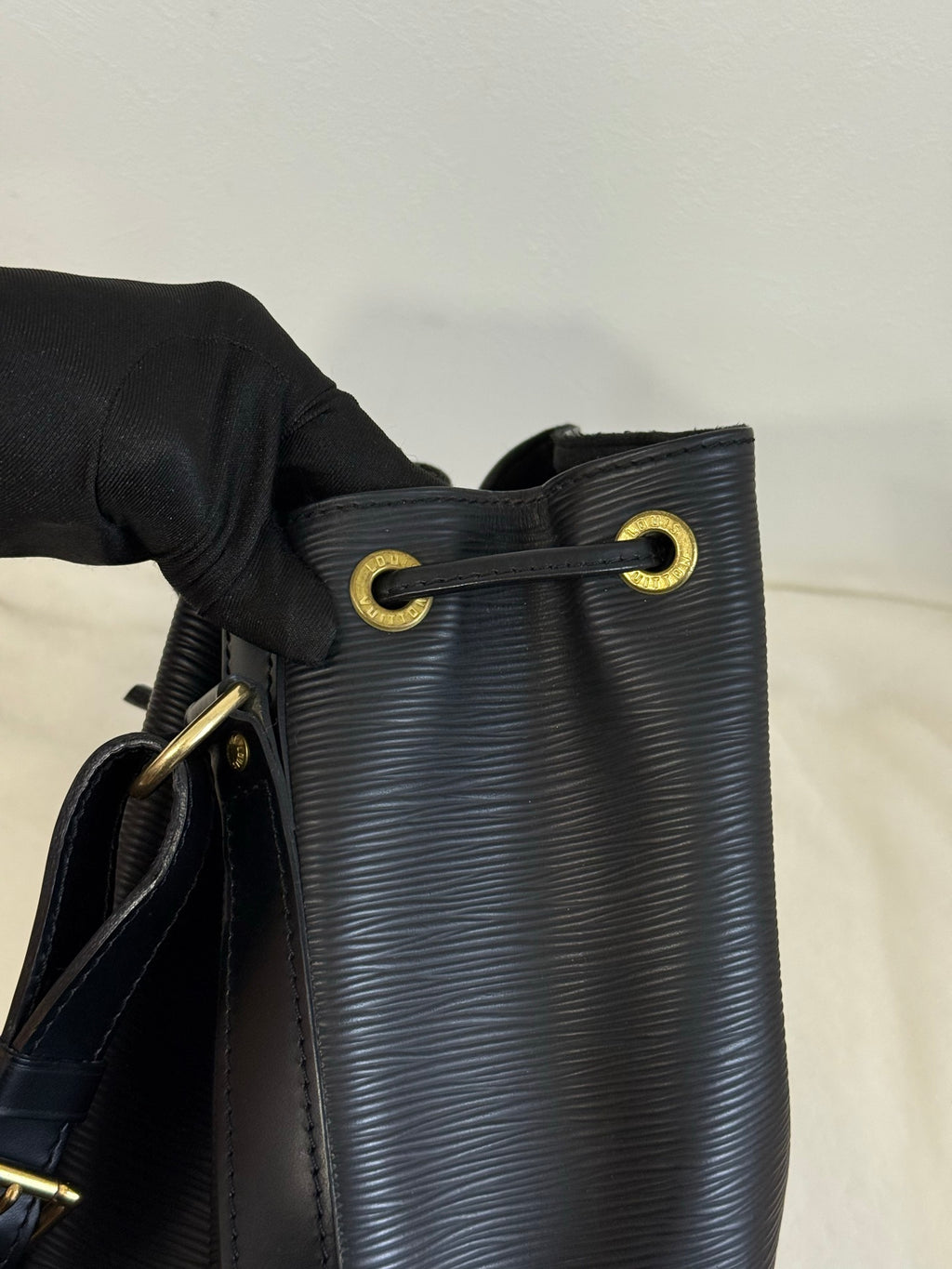 LOUIS VUITTON Epi Noe Bucket Bag