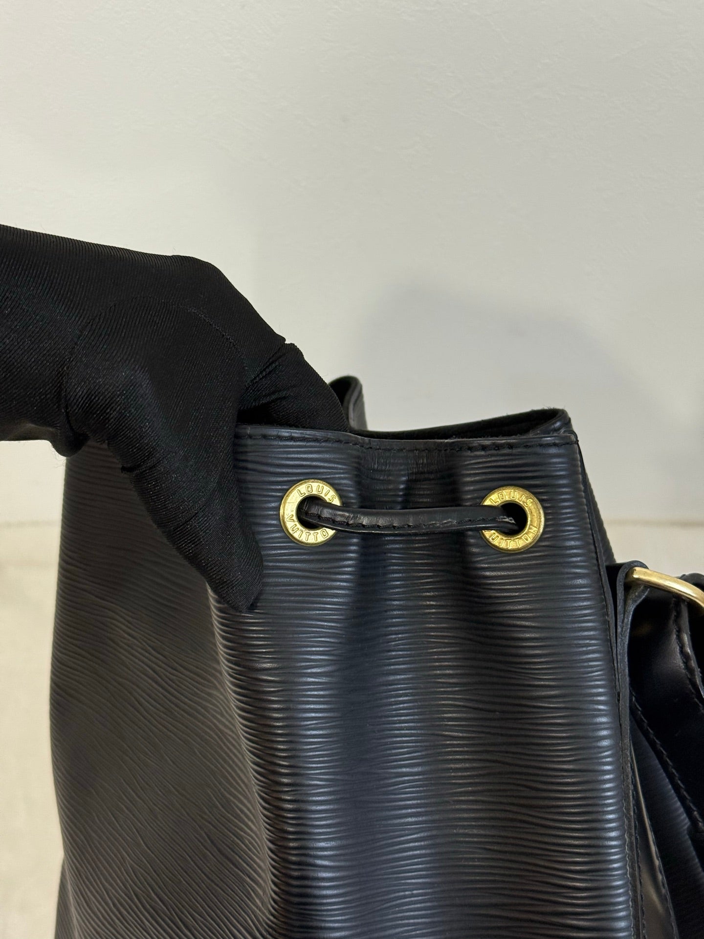 LOUIS VUITTON Epi Noe Bucket Bag