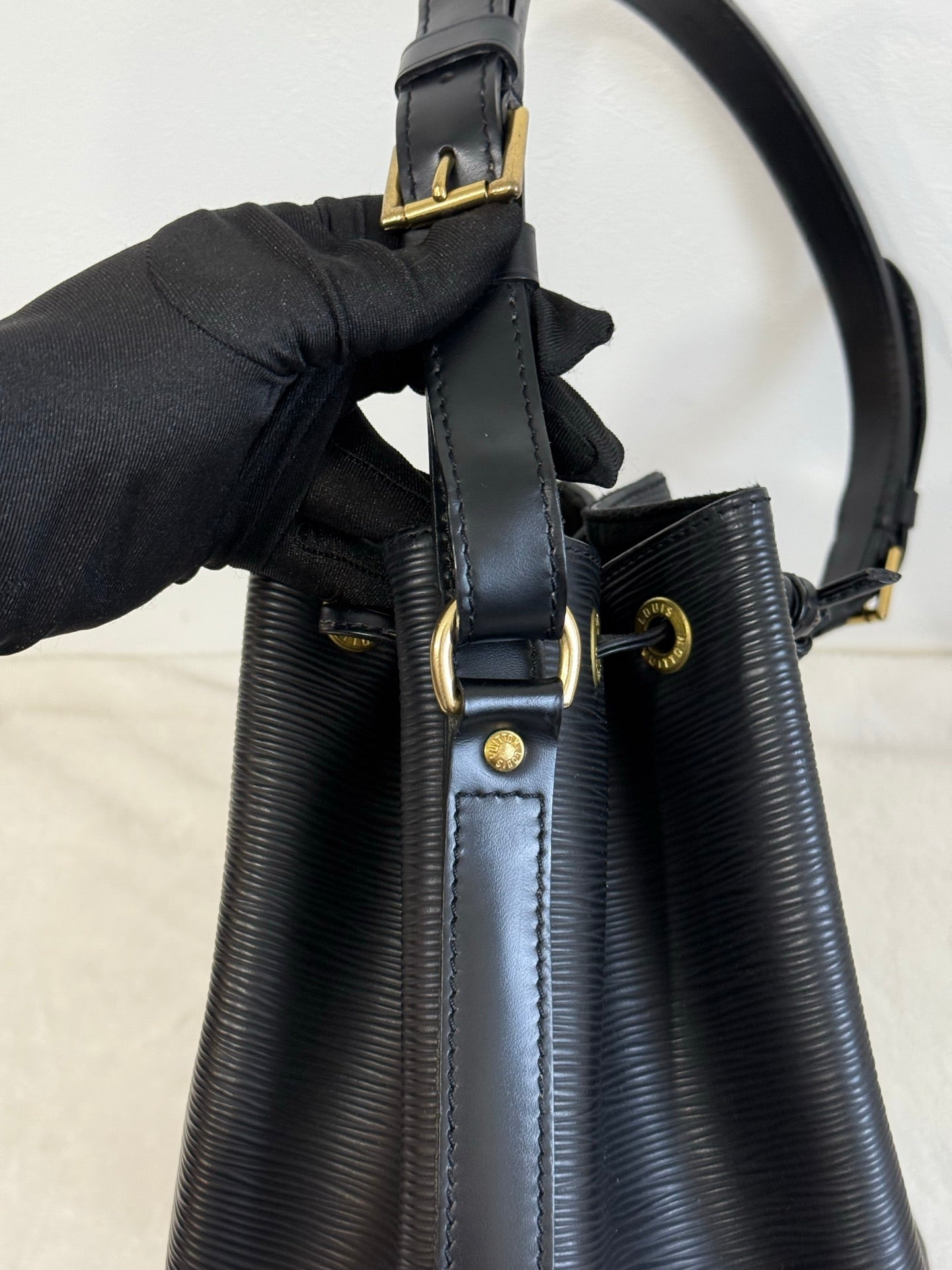 LOUIS VUITTON Epi Noe Bucket Bag