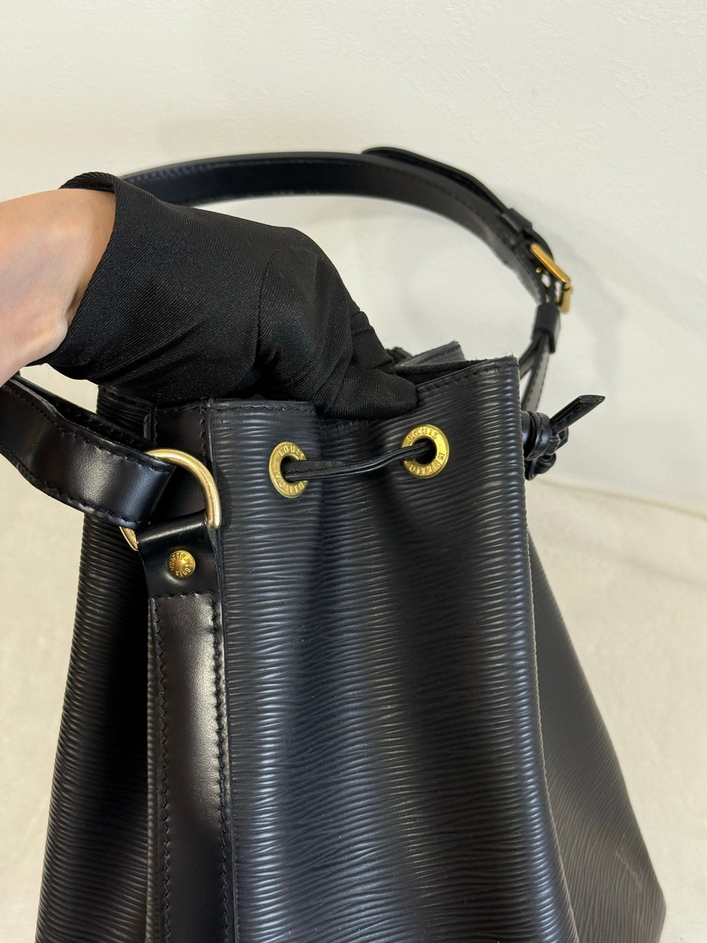 LOUIS VUITTON Epi Noe Bucket Bag
