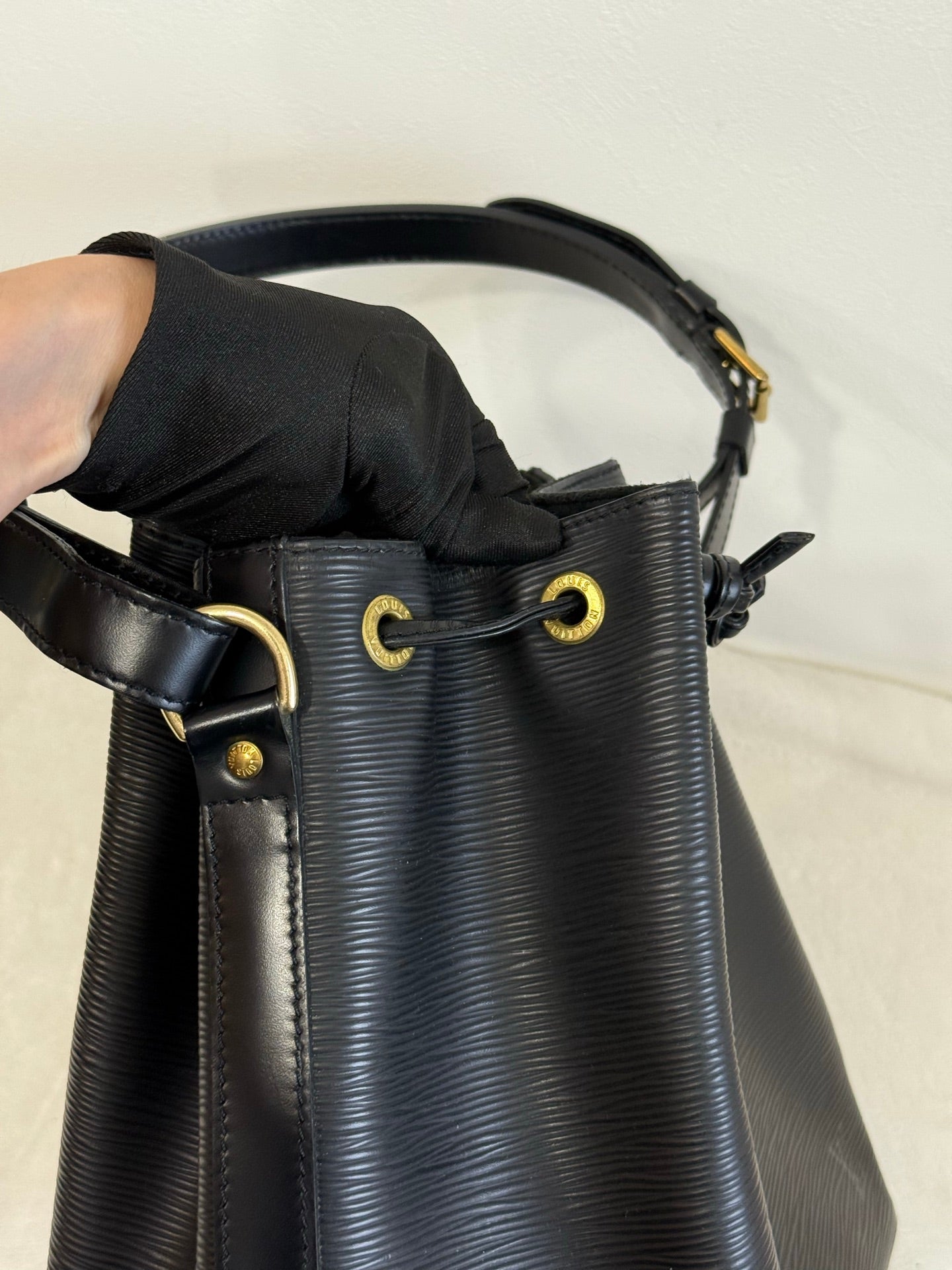 LOUIS VUITTON Epi Noe Bucket Bag