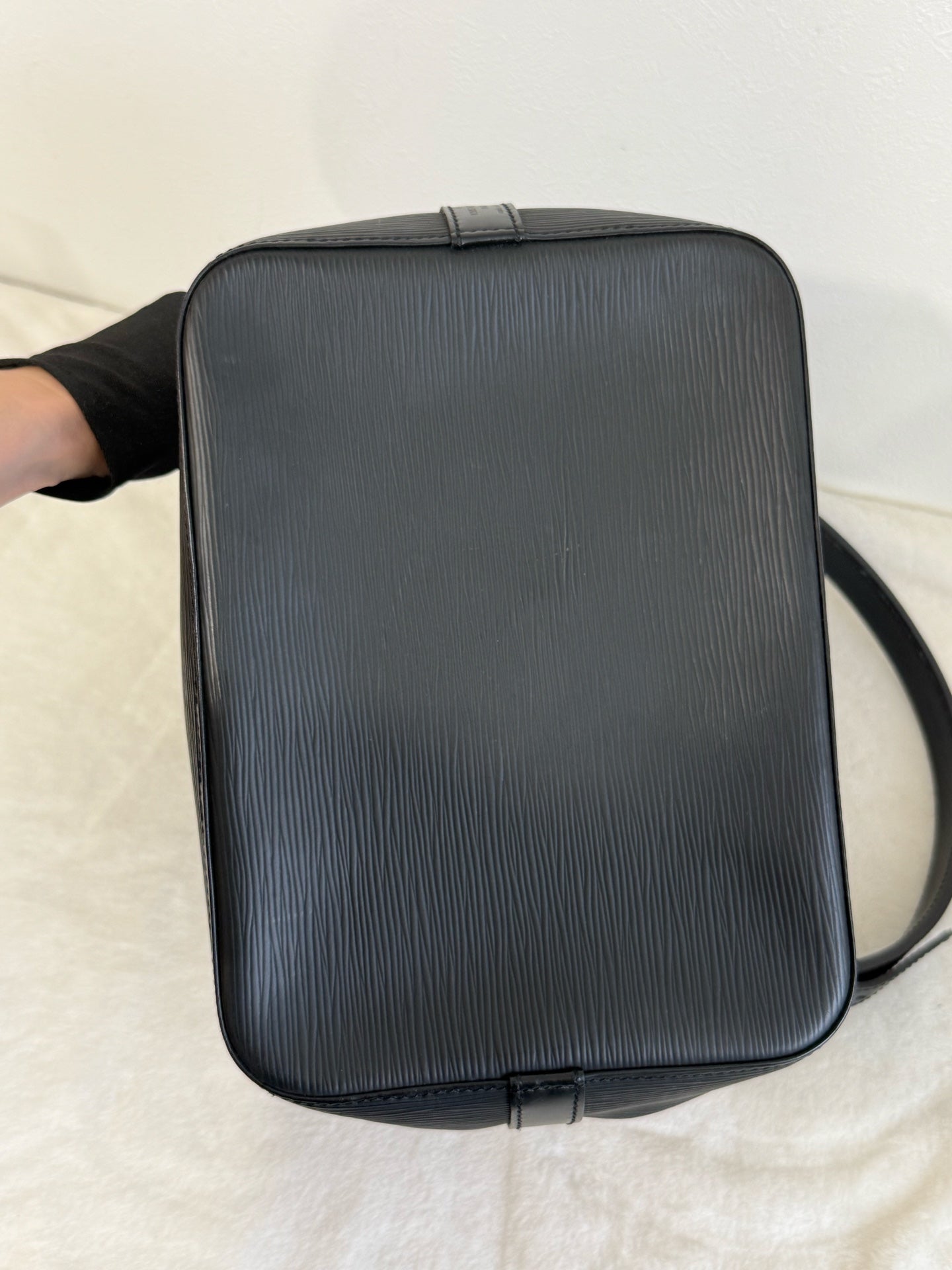LOUIS VUITTON Epi Noe Bucket Bag