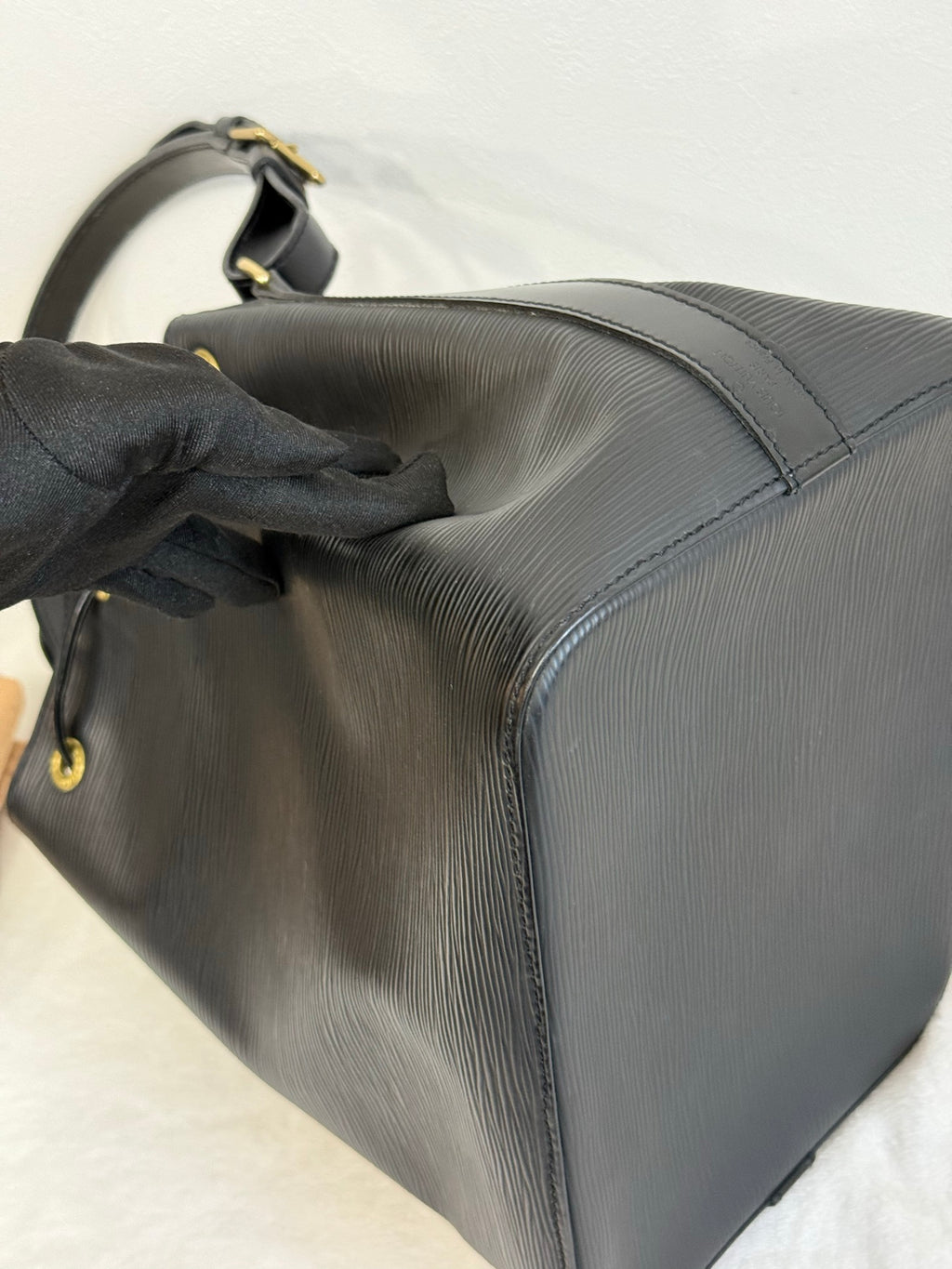 LOUIS VUITTON Epi Noe Bucket Bag