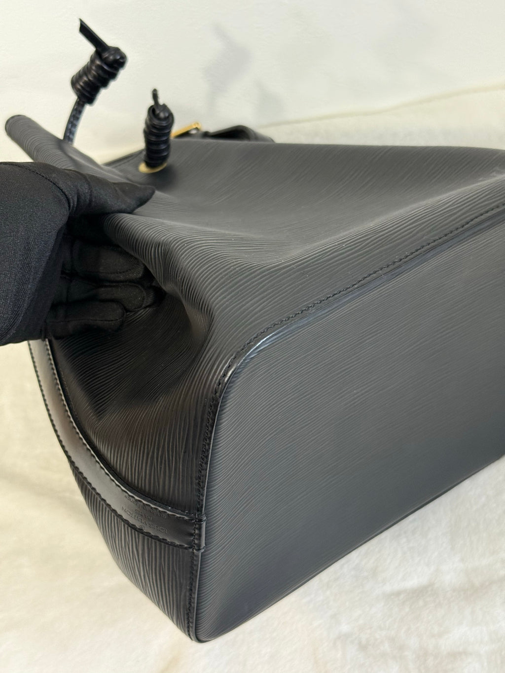 LOUIS VUITTON Epi Noe Bucket Bag