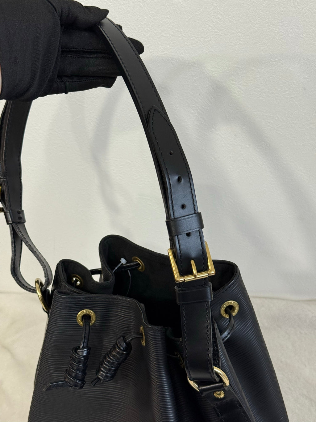 LOUIS VUITTON Epi Noe Bucket Bag
