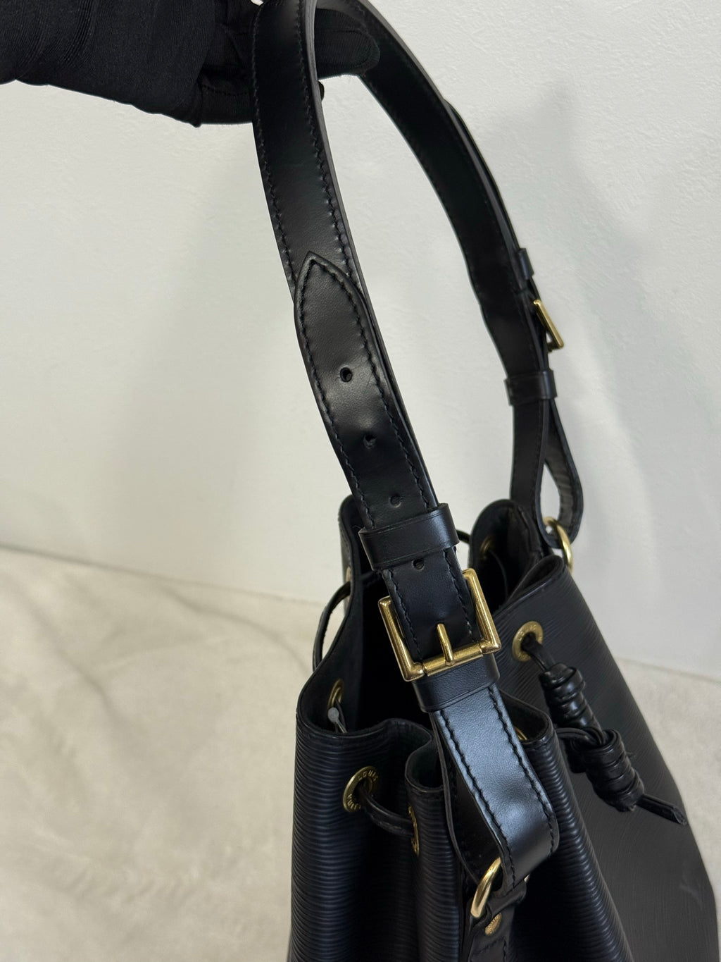 LOUIS VUITTON Epi Noe Bucket Bag