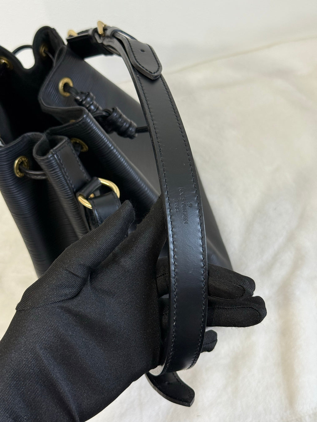 LOUIS VUITTON Epi Noe Bucket Bag