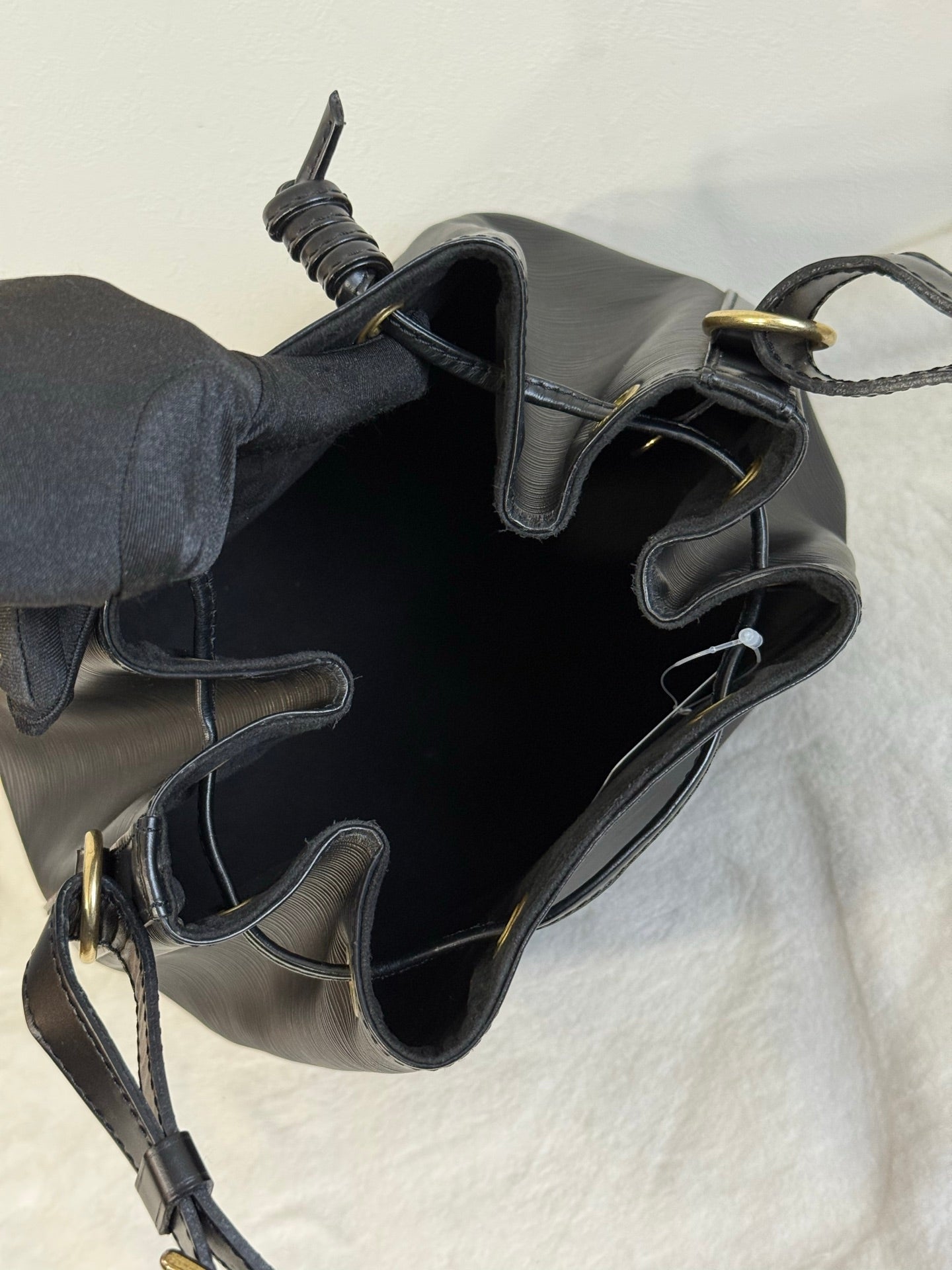 LOUIS VUITTON Epi Noe Bucket Bag