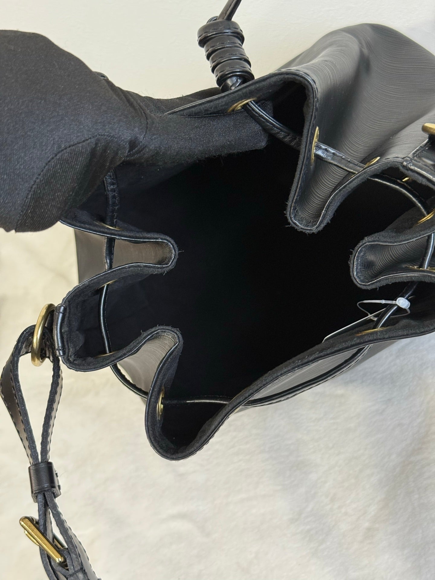LOUIS VUITTON Epi Noe Bucket Bag