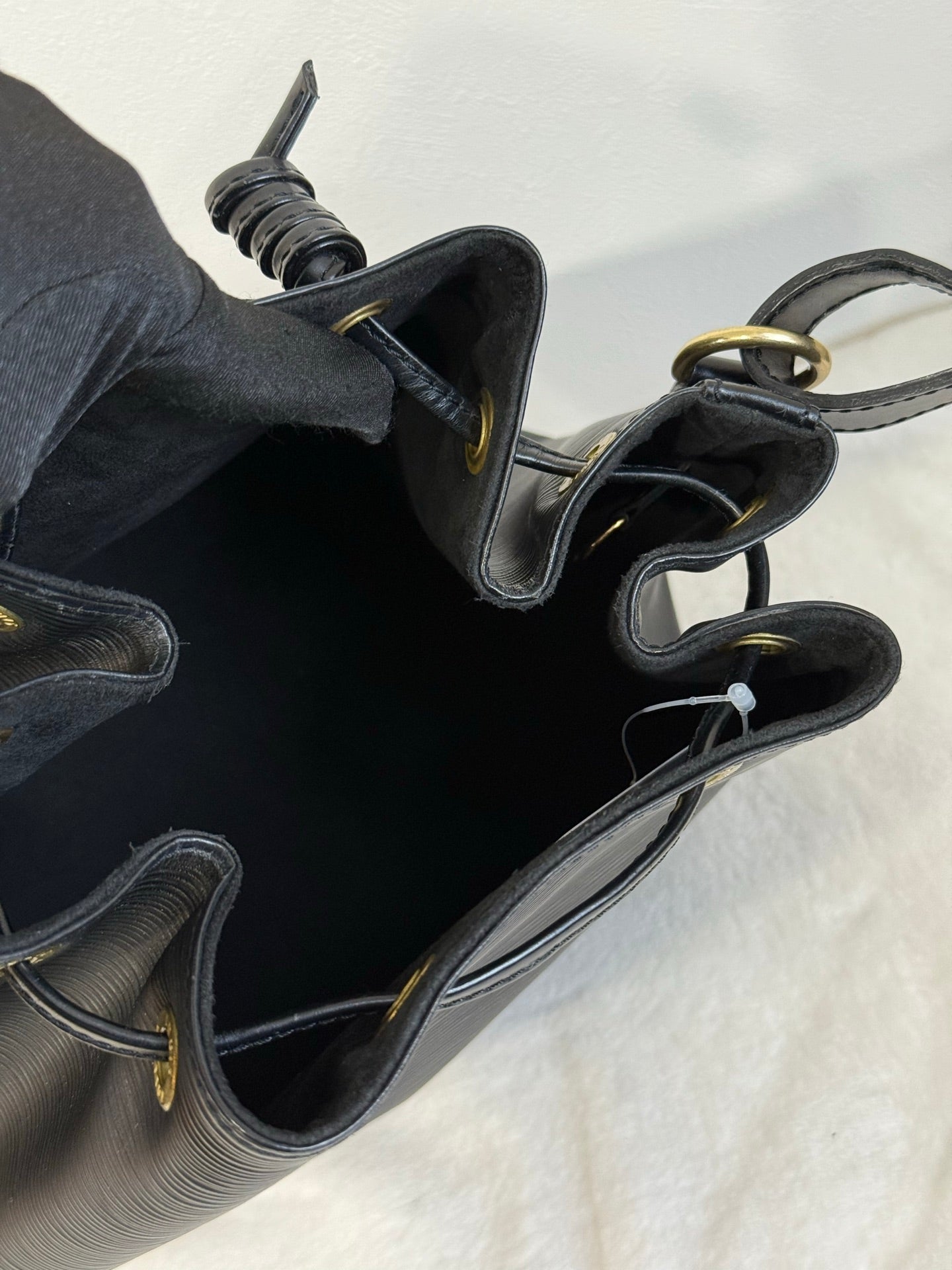 LOUIS VUITTON Epi Noe Bucket Bag