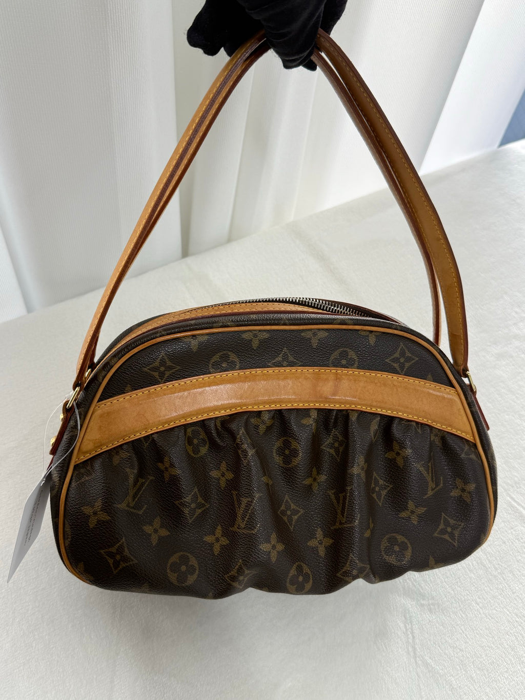LOUIS VUITTON Klara Pre-loved Handbag