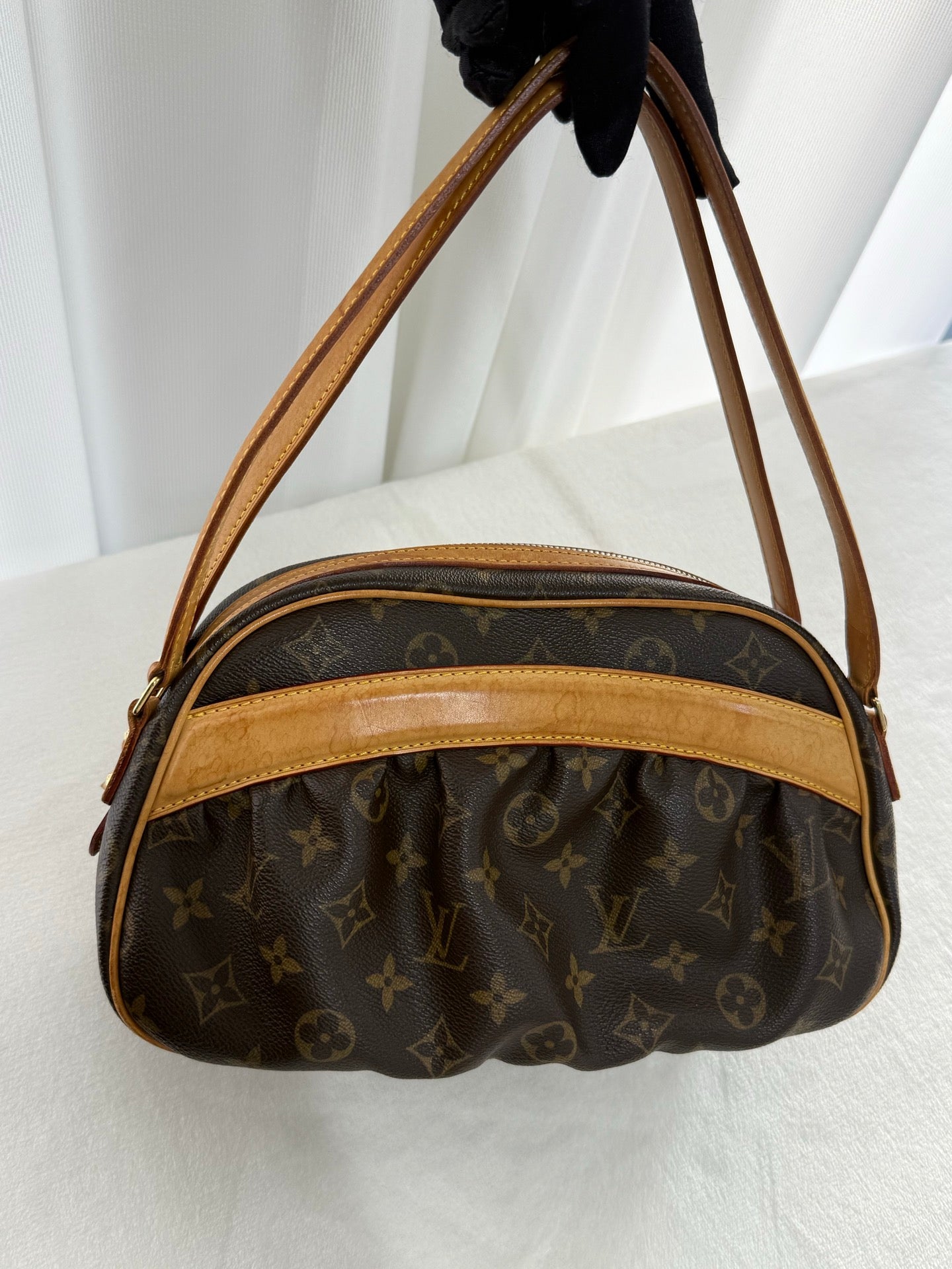 LOUIS VUITTON Klara Pre-loved Handbag
