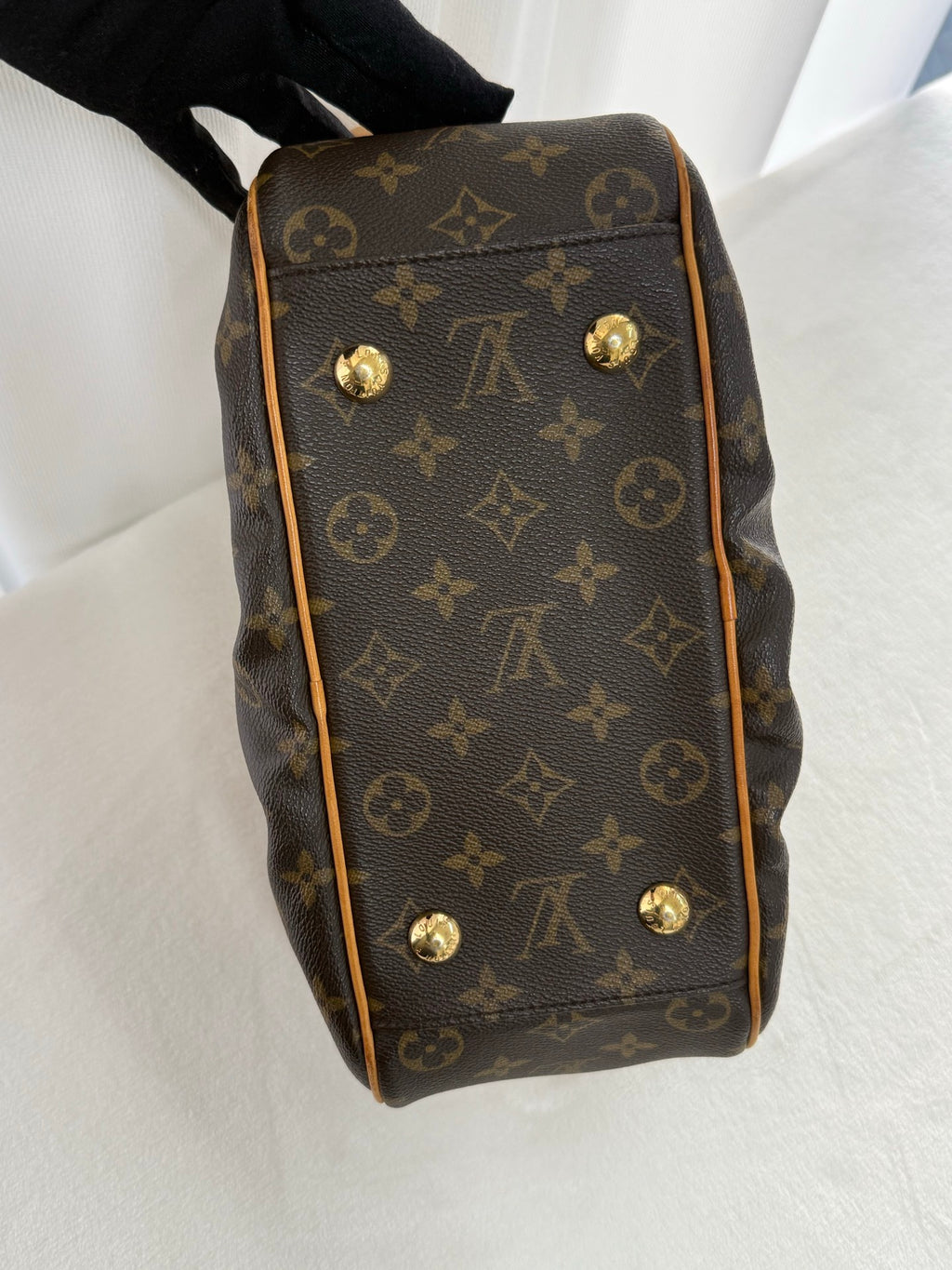 LOUIS VUITTON Klara Pre-loved Handbag