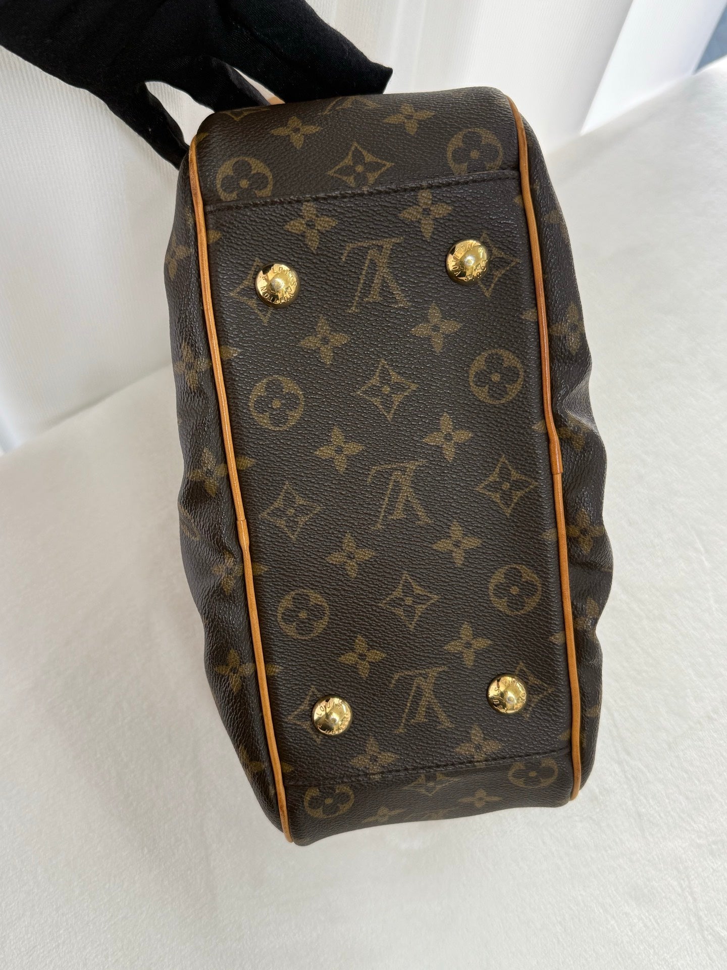 LOUIS VUITTON Klara Pre-loved Handbag