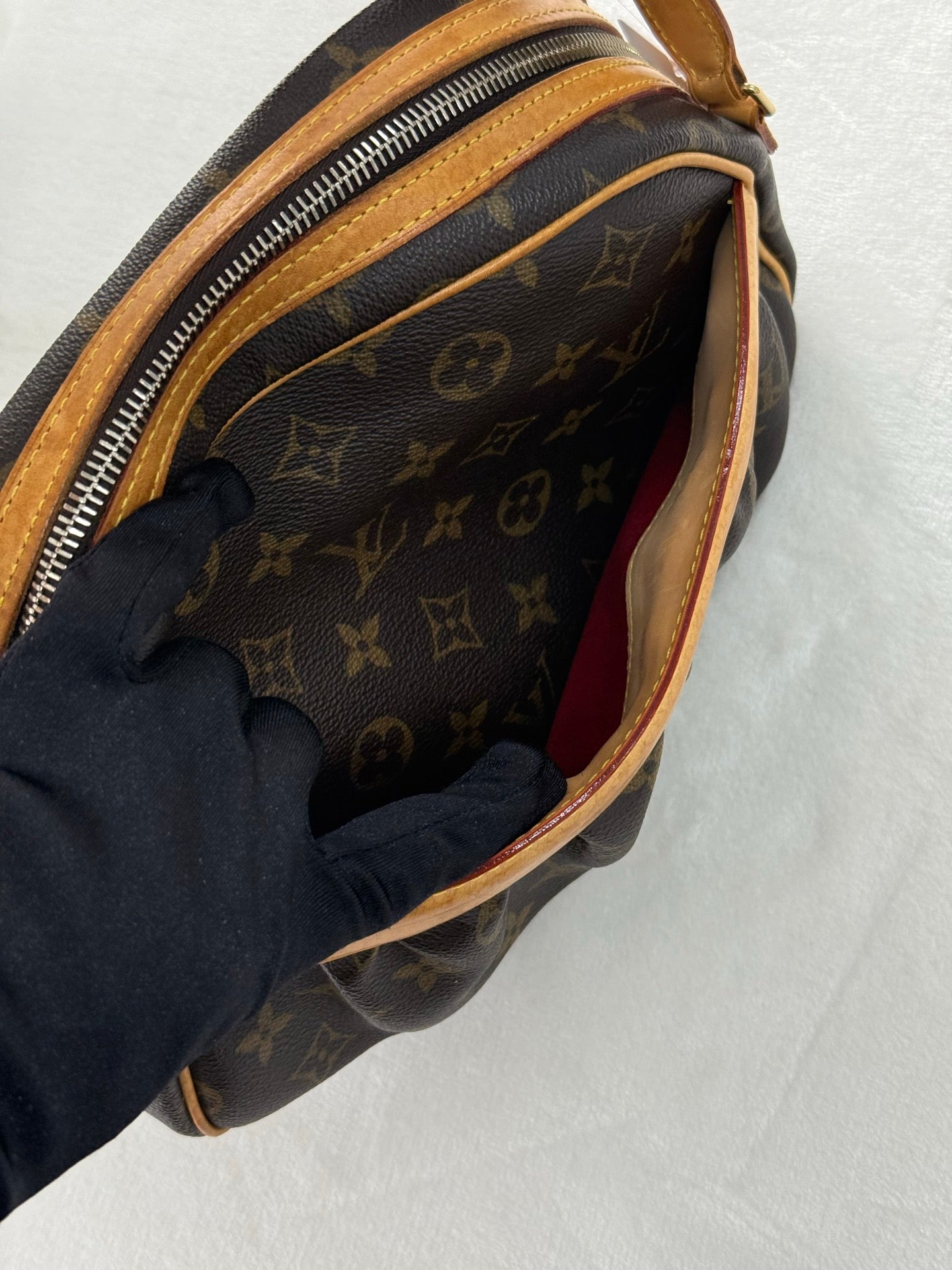 LOUIS VUITTON Klara Pre-loved Handbag