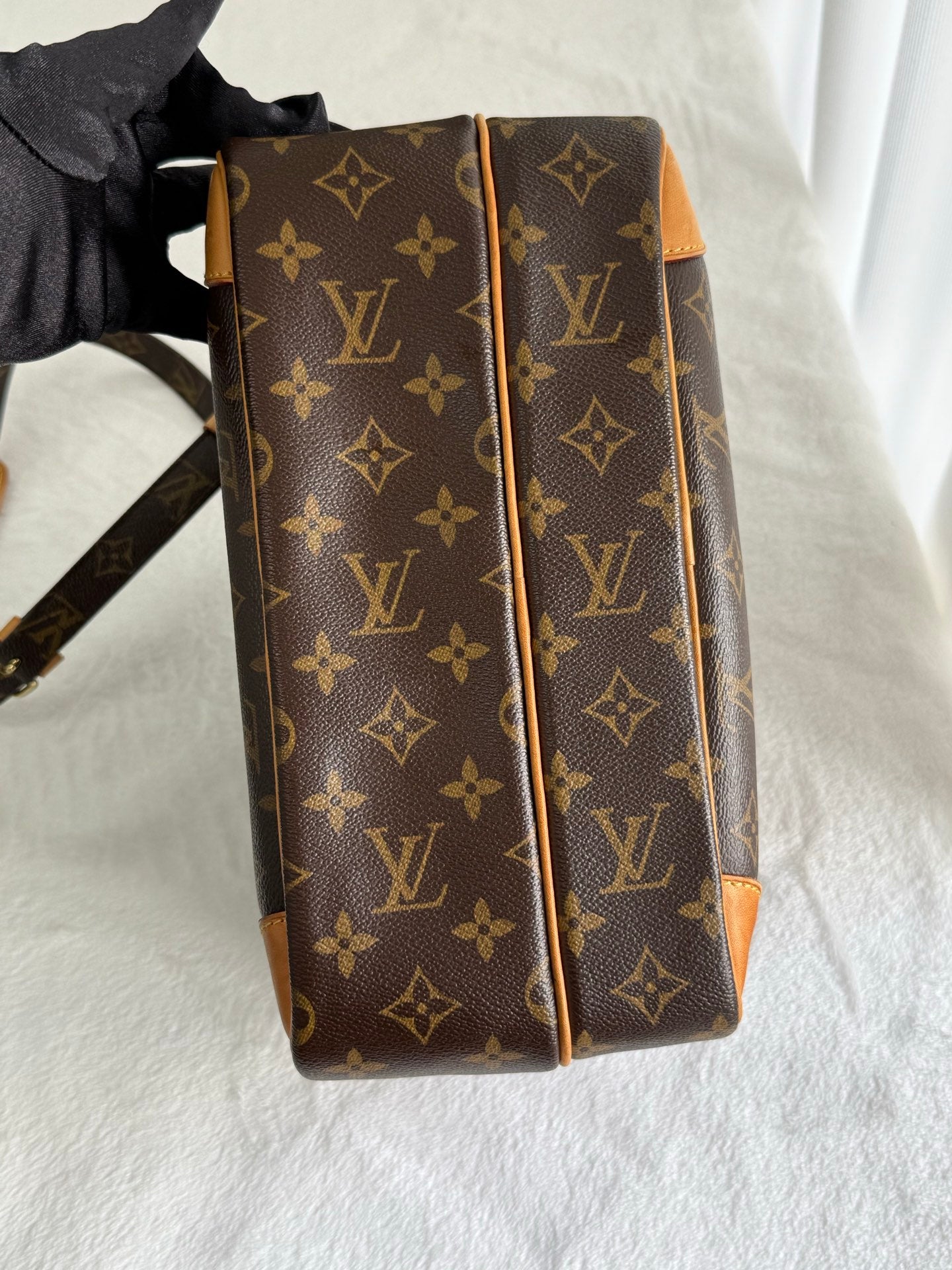 LOUIS VUITTON Monogram Nile Shoulder bag