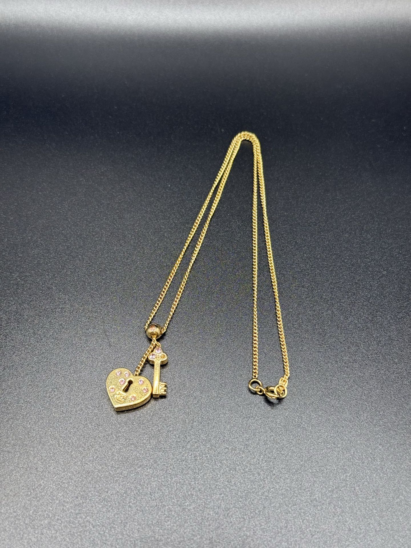 CHANEL DoubleC  Heart-shaped lock and keys