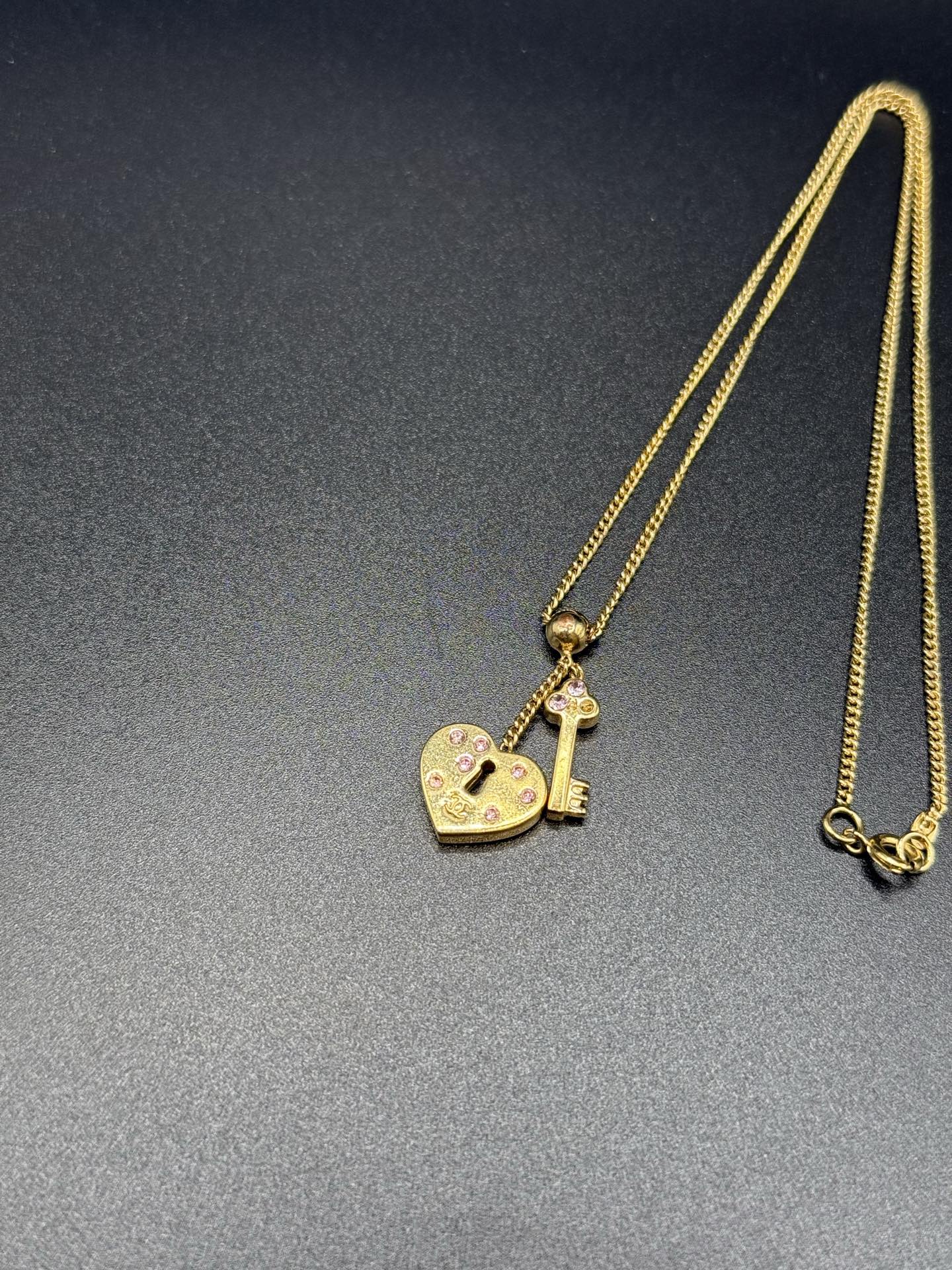 CHANEL DoubleC  Heart-shaped lock and keys