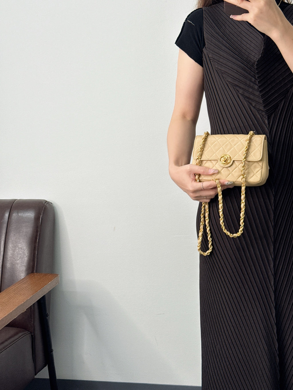CHANEL Lambskin Chain Bag